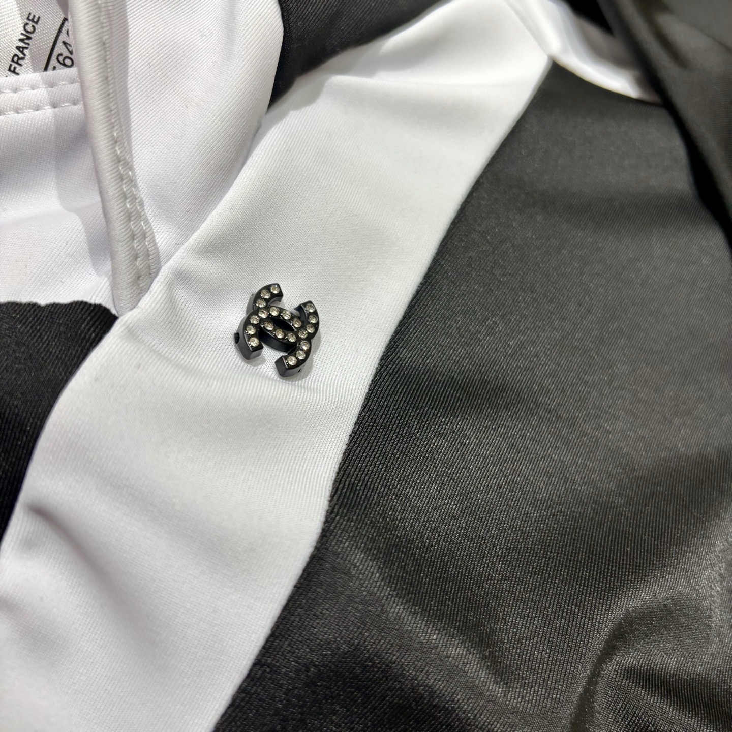 Chanel长袖连体防晒泳衣，收腰显瘦显腿长！超nice 平时可以配牛仔裤、短裤当连体衣穿！码数SMlX