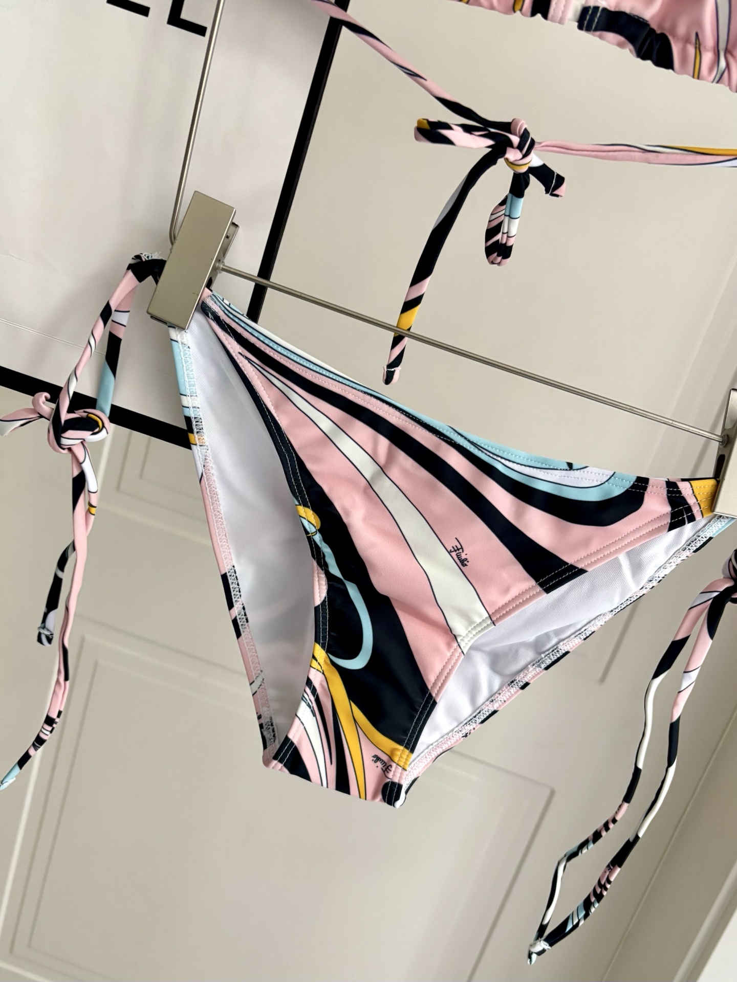 潮牌PUCCI专柜新款比基尼泳衣😍🥰适合多种场景的游泳衣🏊‍♀️海边 游泳池 温泉 水上乐园 漂流都可以