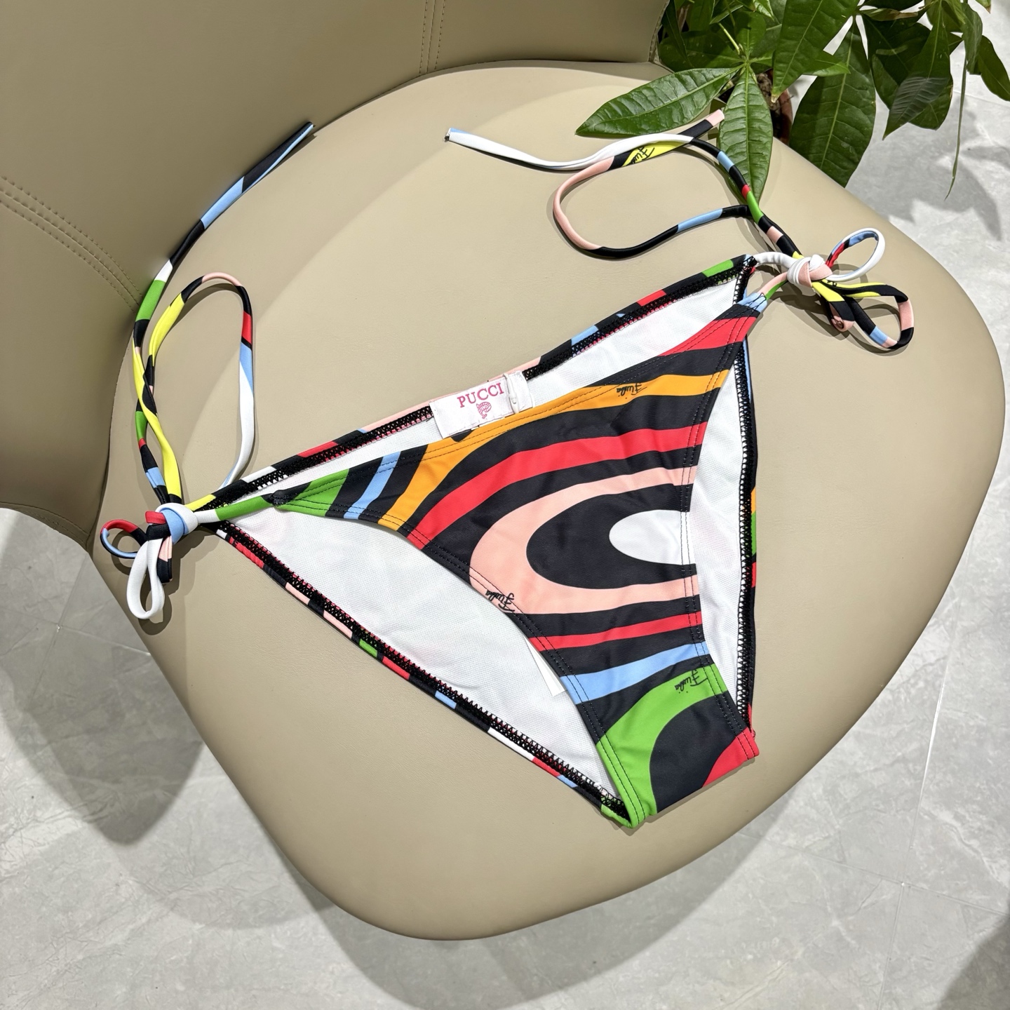 潮牌PUCCI专柜新款比基尼泳衣😍🥰适合多种场景的游泳衣🏊‍♀️海边 游泳池 温泉 水上乐园 漂流都可以