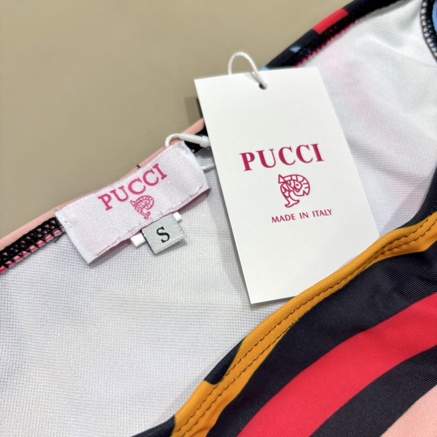 潮牌PUCCI专柜新款比基尼泳衣😍🥰适合多种场景的游泳衣🏊‍♀️海边 游泳池 温泉 水上乐园 漂流都可以