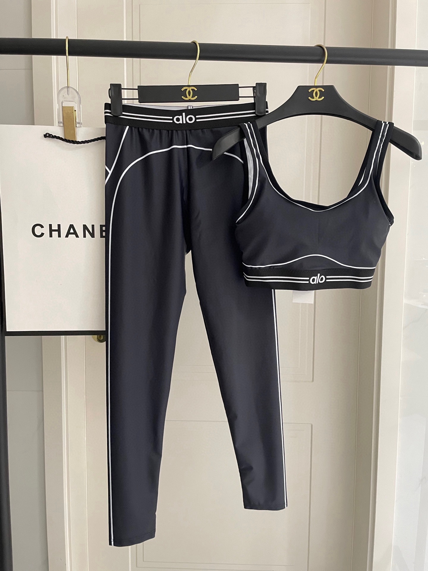 alo新款高弹力健身长款瑜伽服运动套装~小背心➕修身提臀显瘦打底裤S M L Xl