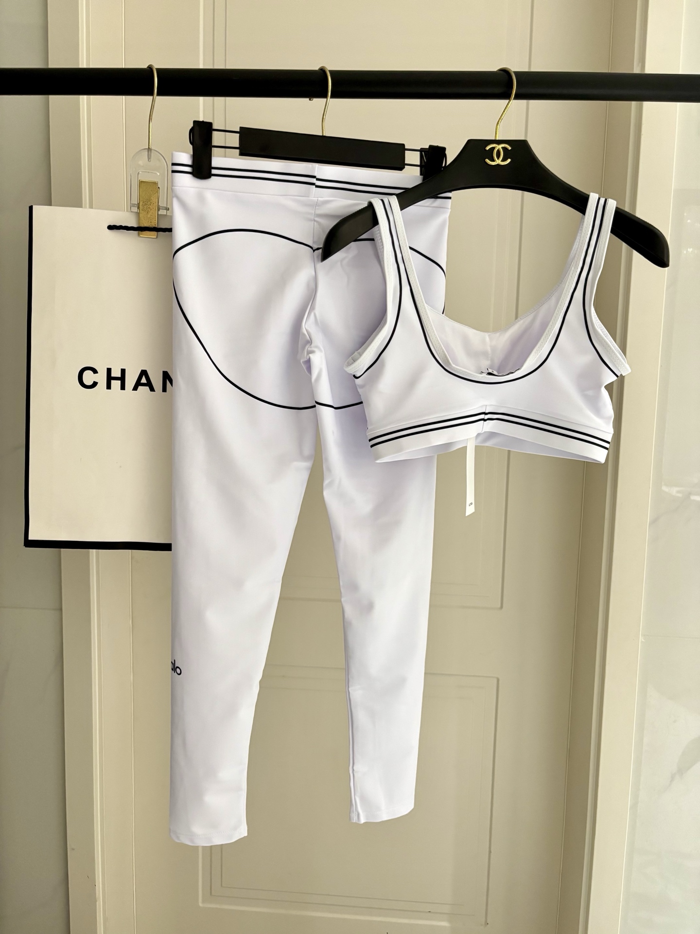 alo新款高弹力健身长款瑜伽服运动套装~小背心➕修身提臀显瘦打底裤S M L Xl