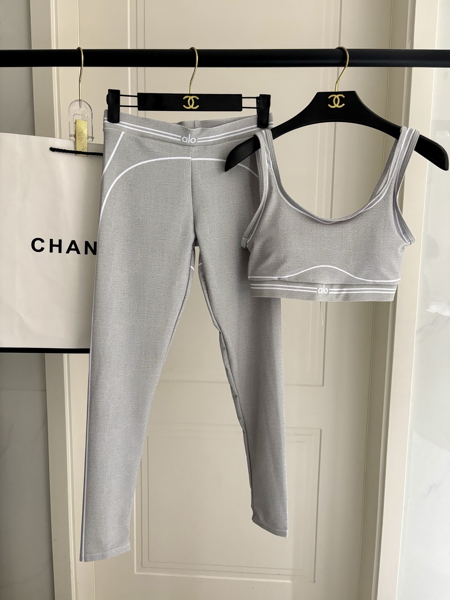 alo新款高弹力健身长款瑜伽服运动套装~小背心➕修身提臀显瘦打底裤S M L Xl