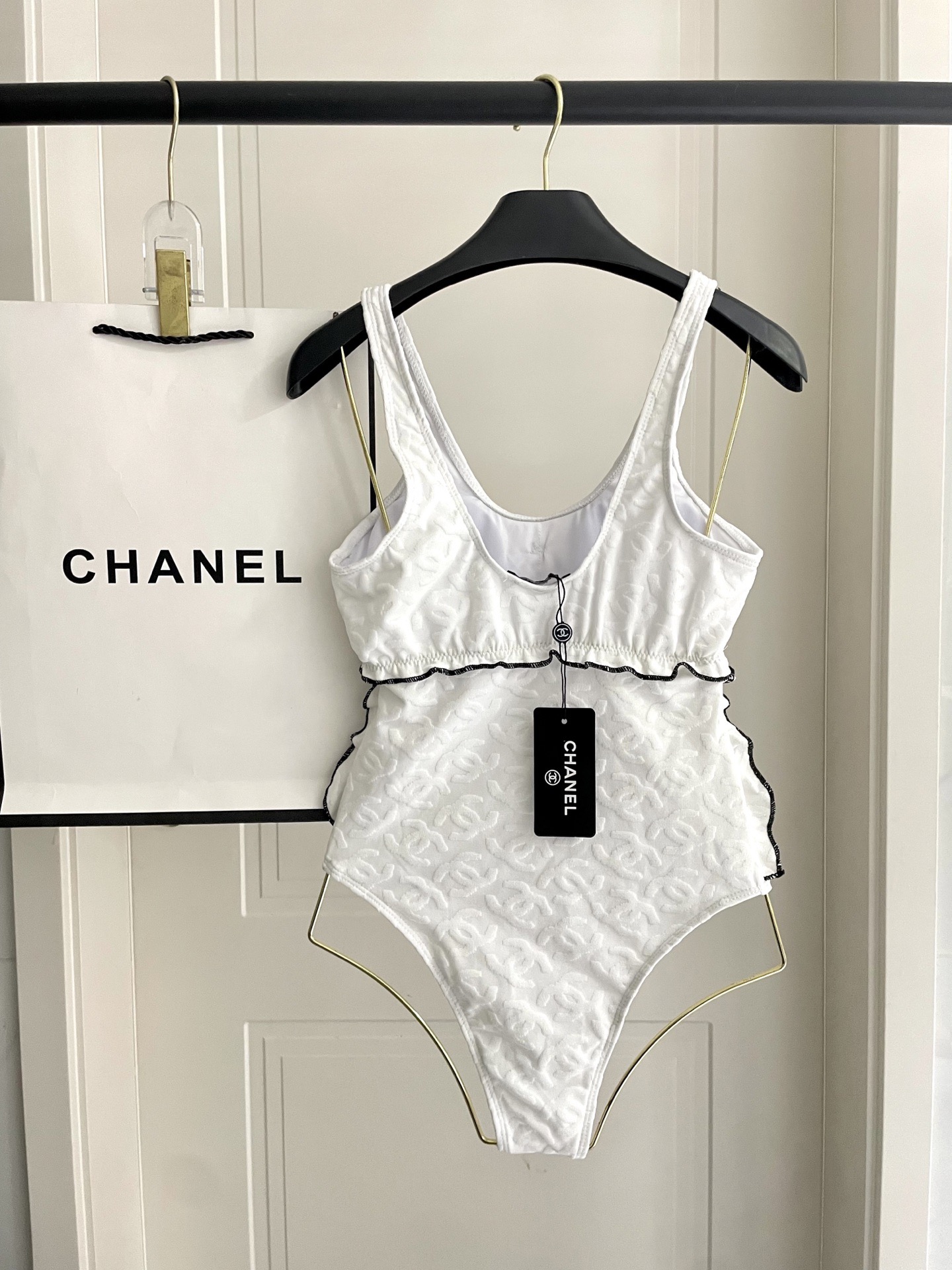 Chanel新款提花连体体式泳衣👙❤️😍🥰适合多种场景的游泳衣🏊‍♀️海边 游泳池 温泉 水上乐园 漂流