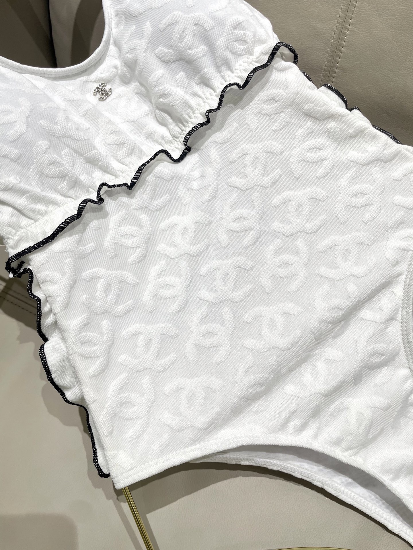 Chanel新款提花连体体式泳衣👙❤️😍🥰适合多种场景的游泳衣🏊‍♀️海边 游泳池 温泉 水上乐园 漂流