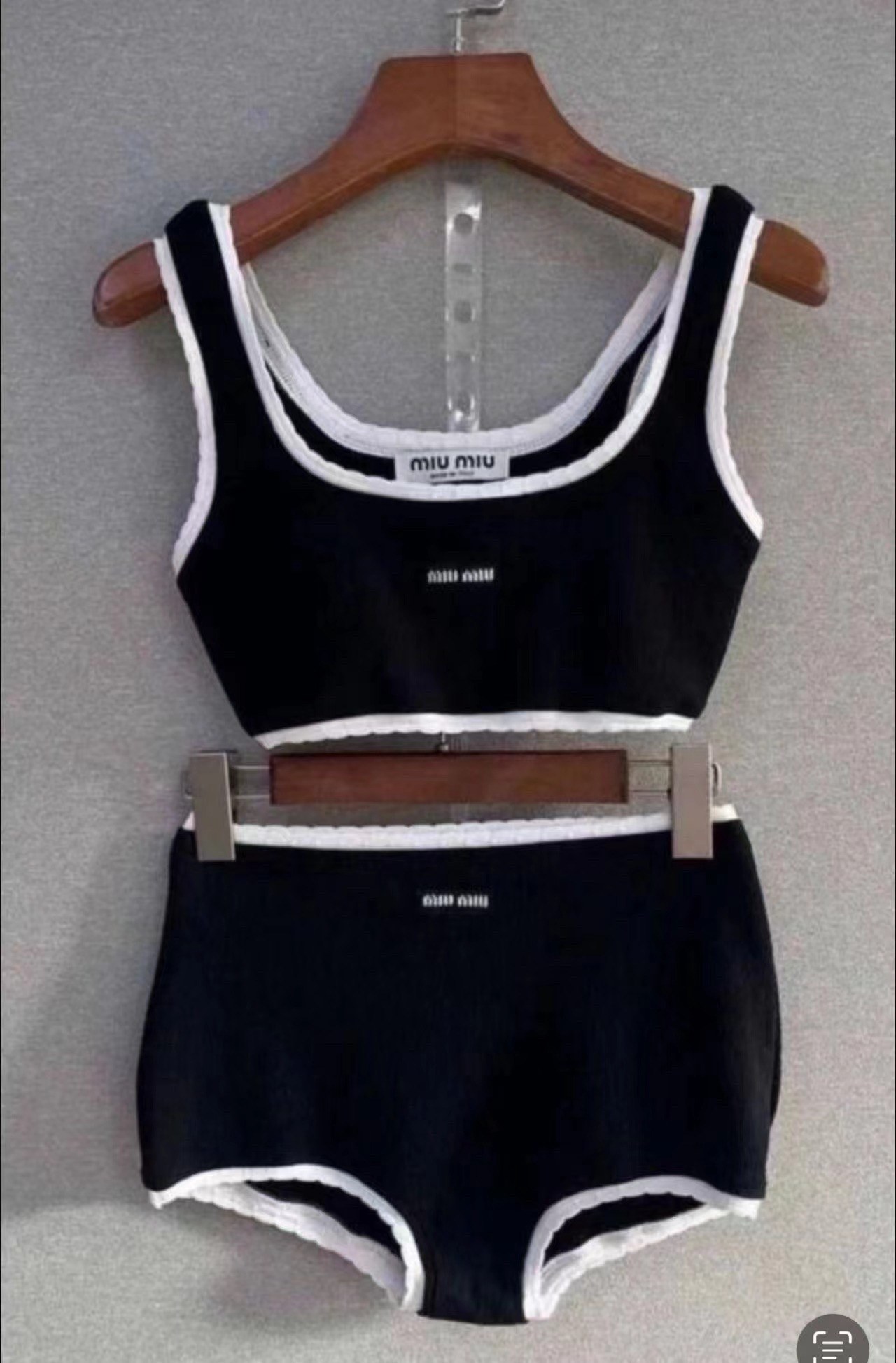 缪缪miumiu新款名媛气质风分体泳衣 （无胸垫）😍🥰适合多种场景的游泳衣🏊‍♀️海边 游泳池 温泉 水