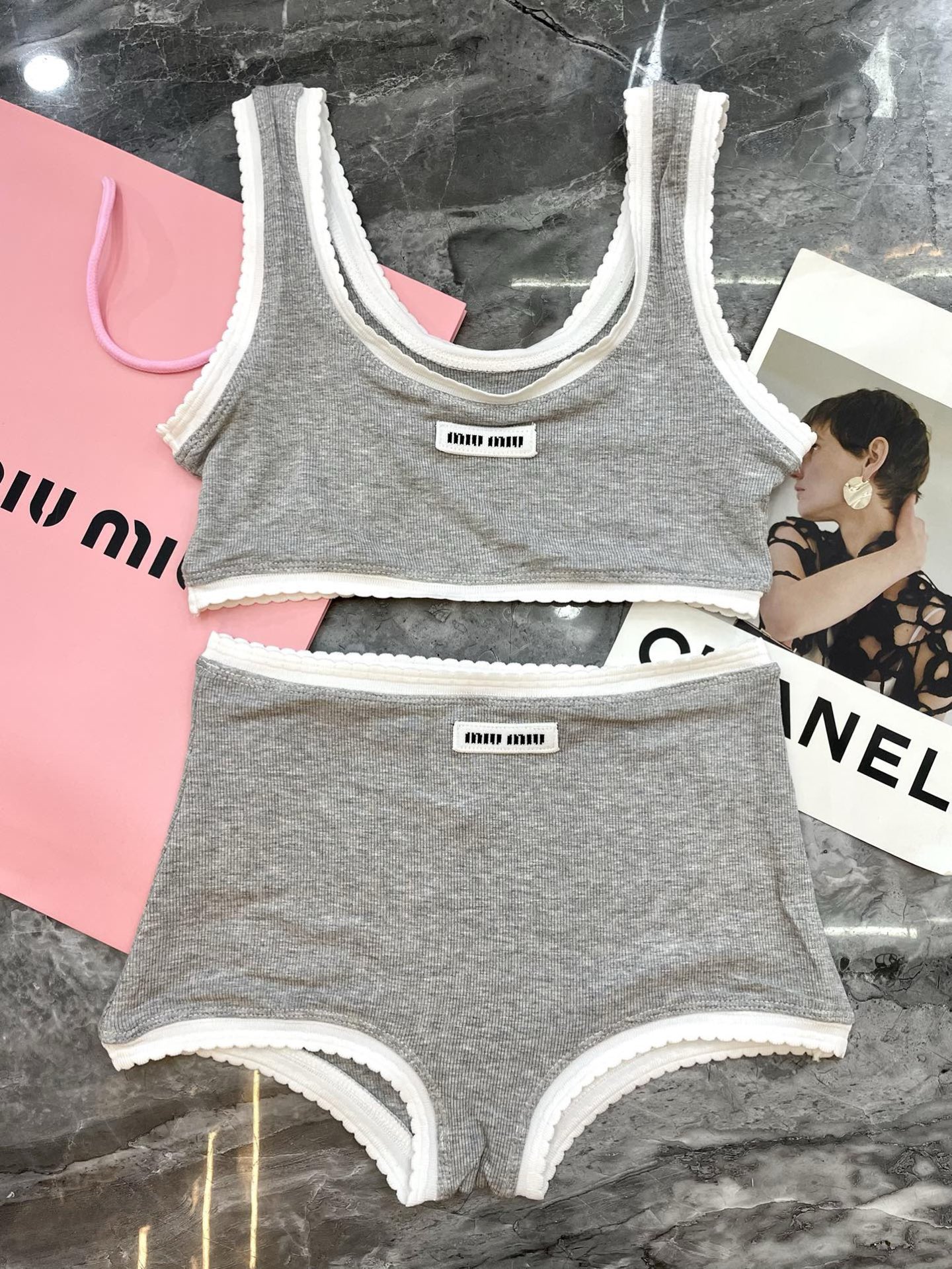 缪缪miumiu新款名媛气质风分体泳衣 （无胸垫）😍🥰适合多种场景的游泳衣🏊‍♀️海边 游泳池 温泉 水