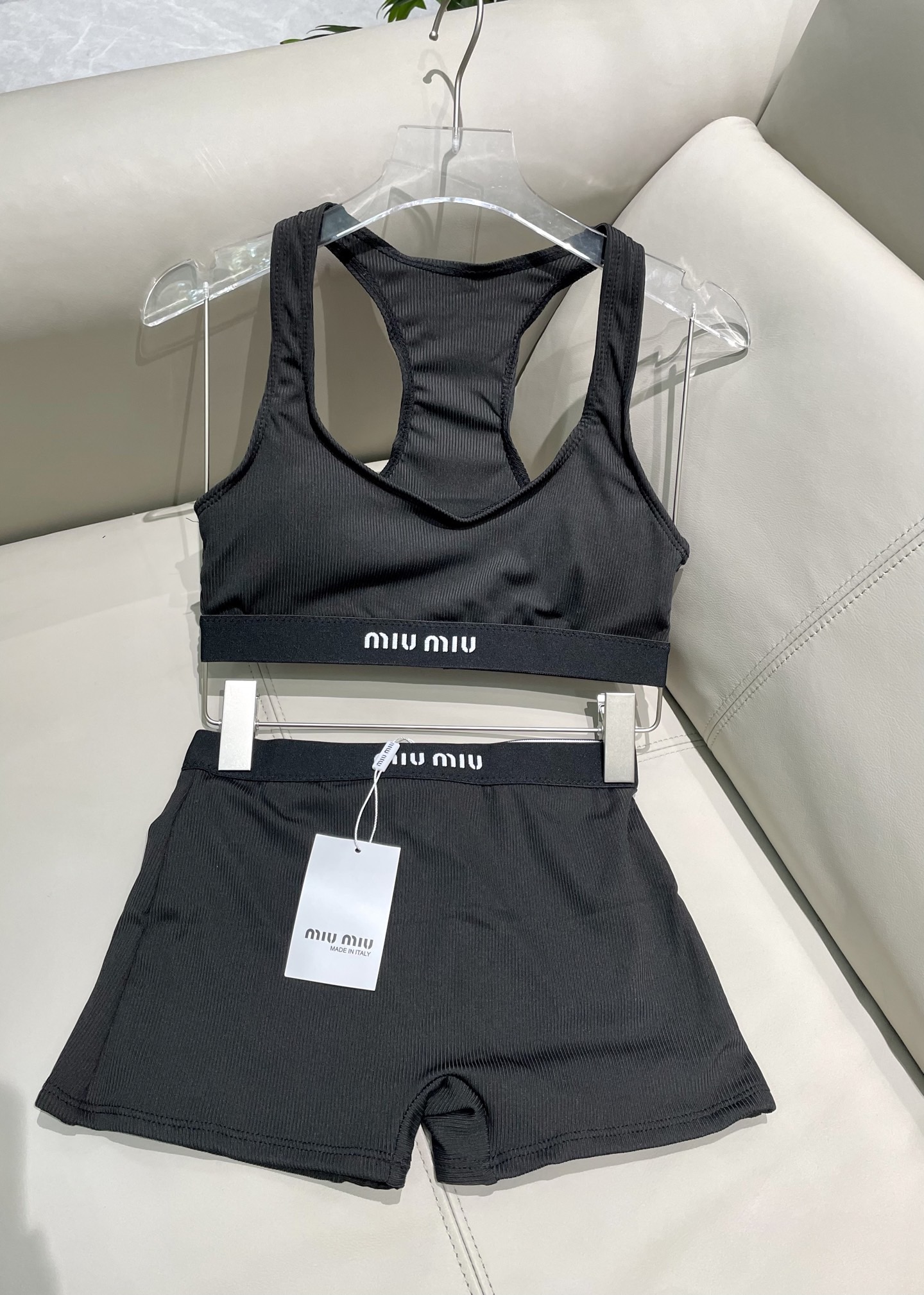 miumiu新款分体泳衣 针织面料 时尚潮流款 😍🥰适合多种场景的游泳衣🏊‍♀️海边 游泳池 温泉 水上