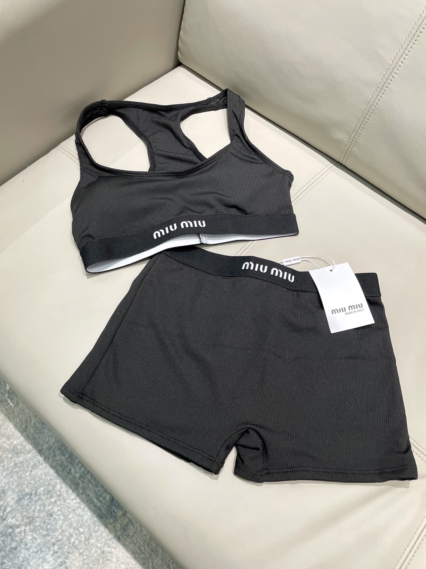 miumiu新款分体泳衣 针织面料 时尚潮流款 😍🥰适合多种场景的游泳衣🏊‍♀️海边 游泳池 温泉 水上