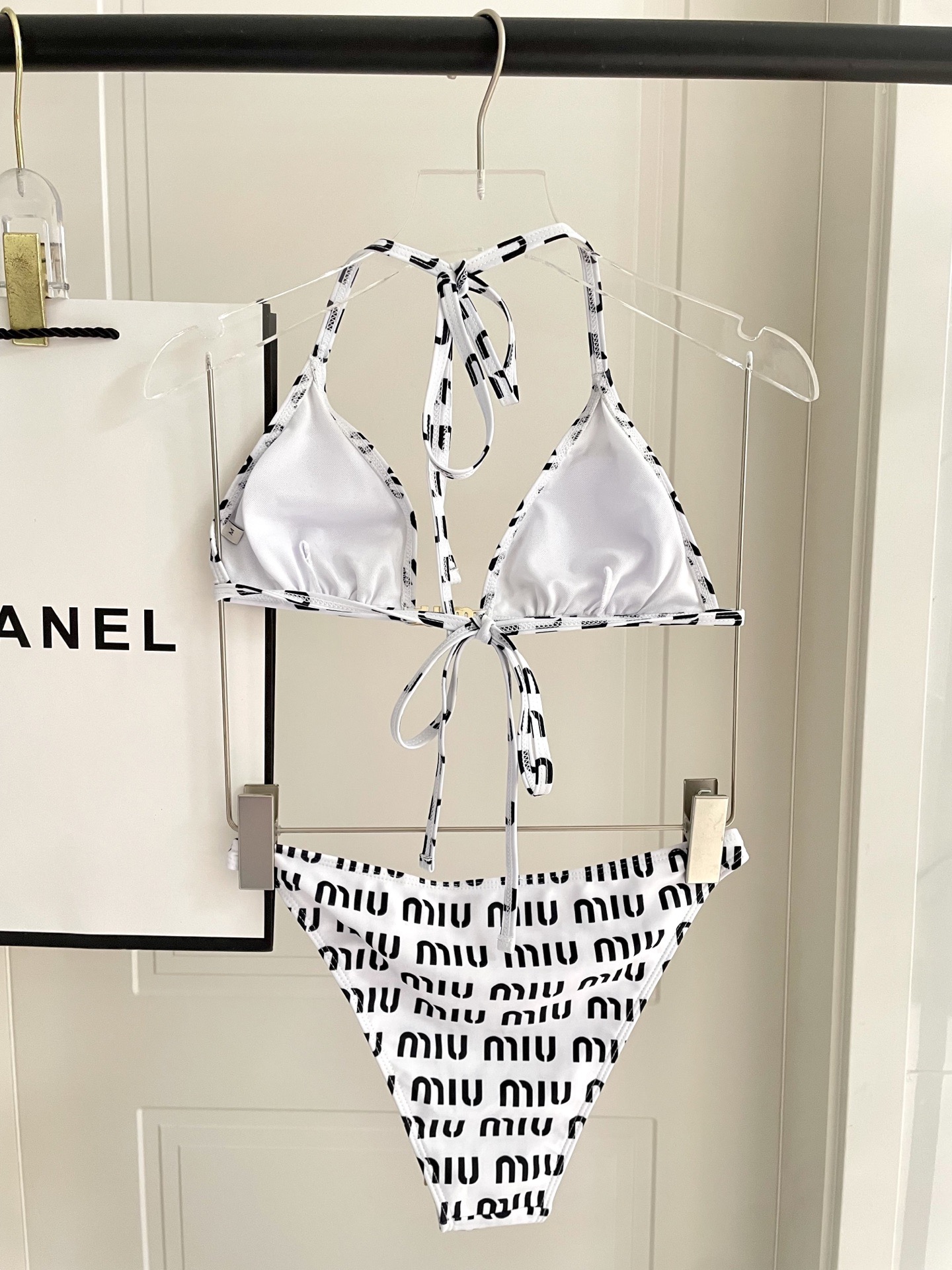 miumiu缪缪新款比基尼😍🥰适合多种场景的游泳衣🏊‍♀️海边 游泳池 温泉 水上乐园 漂流都可以😌内搭