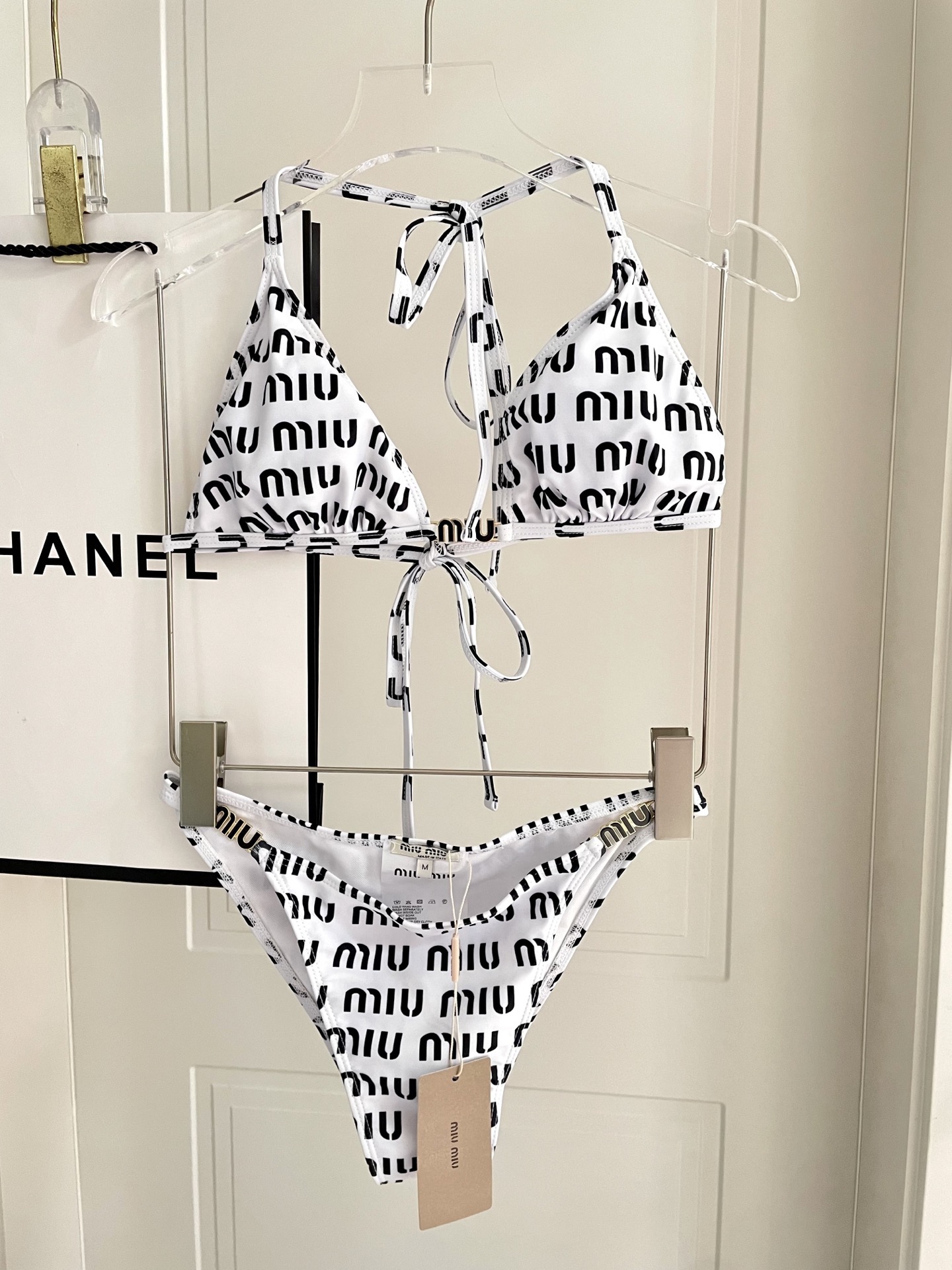 miumiu缪缪新款比基尼😍🥰适合多种场景的游泳衣🏊‍♀️海边 游泳池 温泉 水上乐园 漂流都可以😌内搭