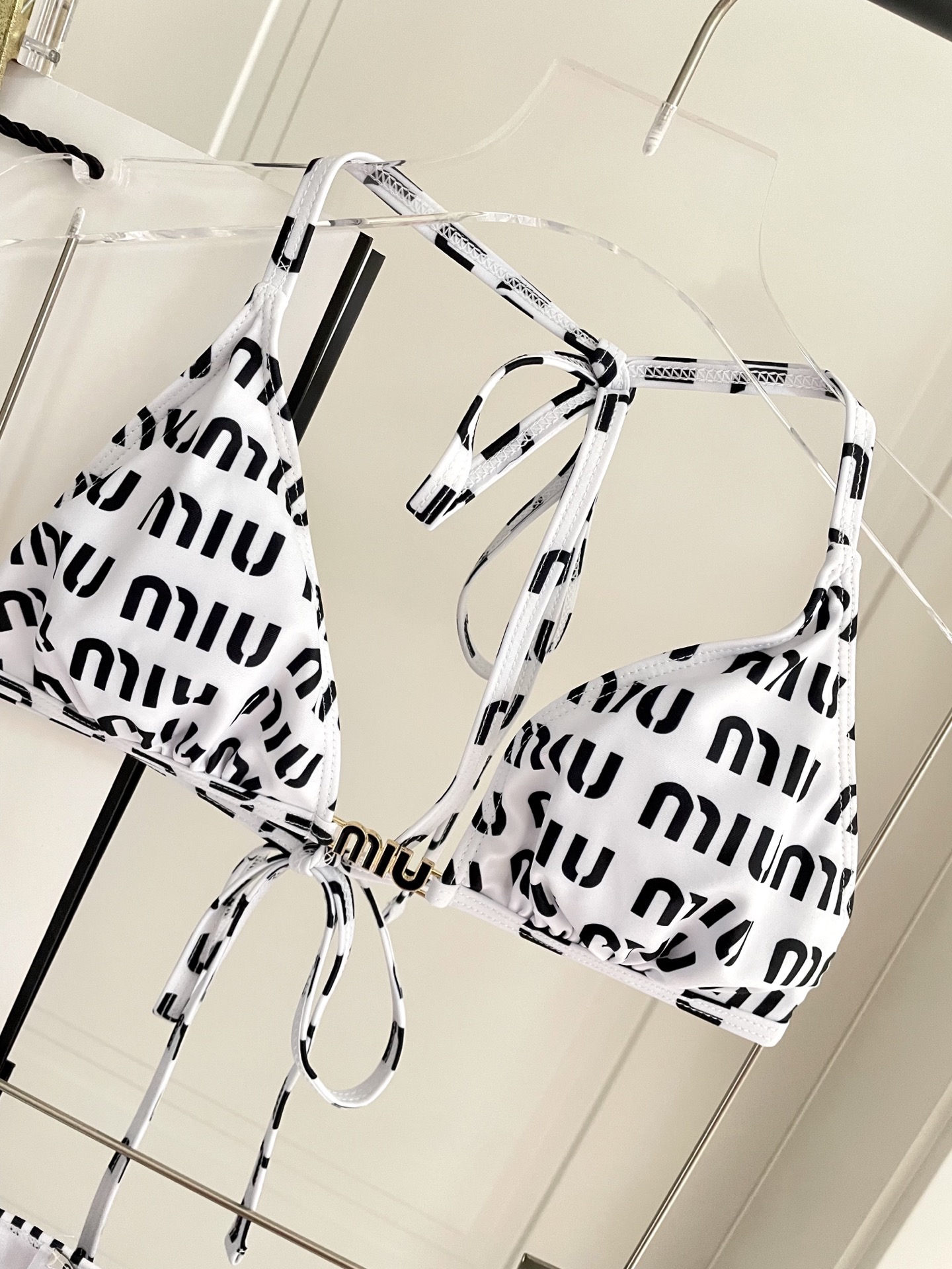 miumiu缪缪新款比基尼😍🥰适合多种场景的游泳衣🏊‍♀️海边 游泳池 温泉 水上乐园 漂流都可以😌内搭