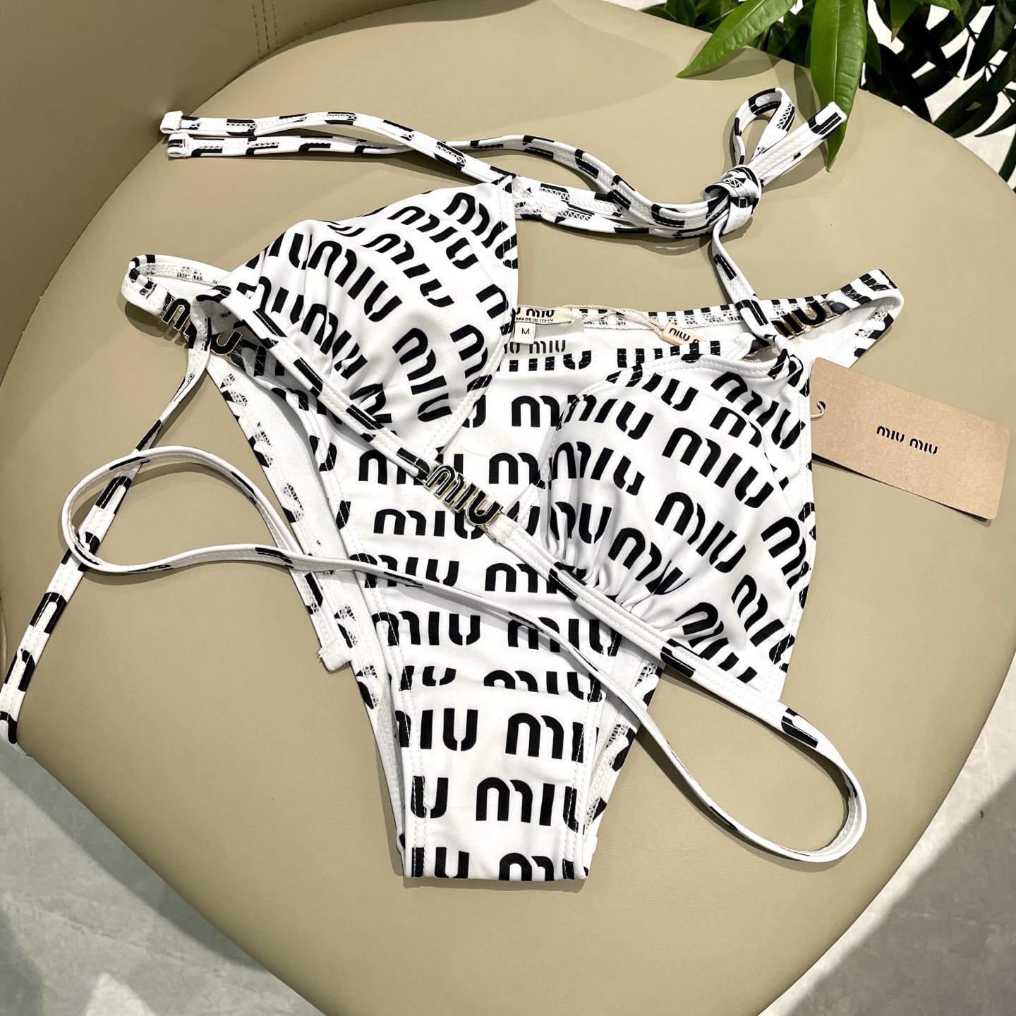 miumiu缪缪新款比基尼😍🥰适合多种场景的游泳衣🏊‍♀️海边 游泳池 温泉 水上乐园 漂流都可以😌内搭