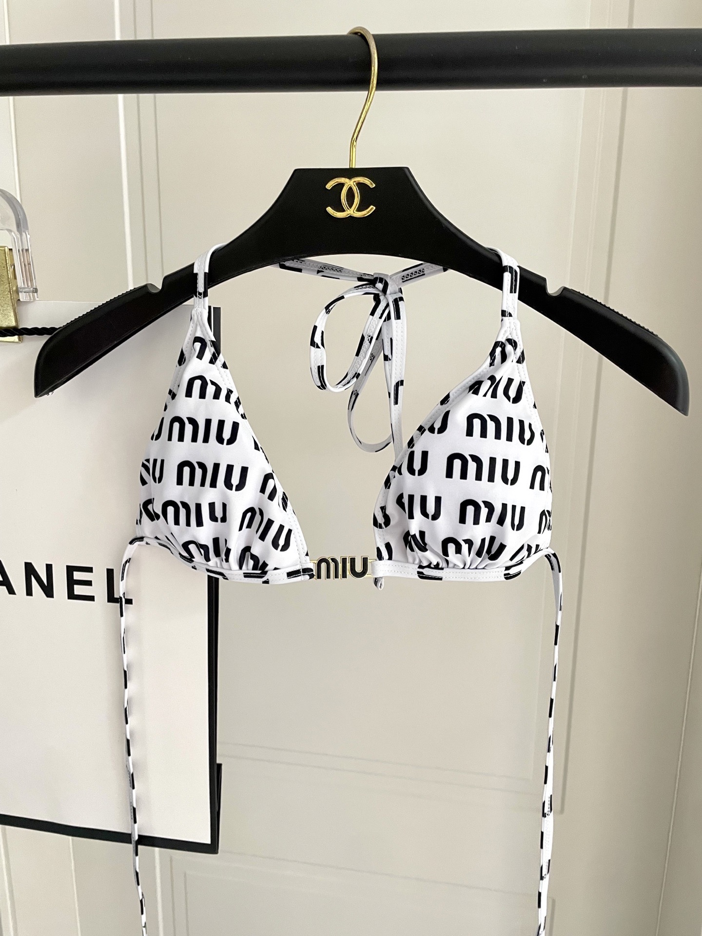 miumiu缪缪新款比基尼😍🥰适合多种场景的游泳衣🏊‍♀️海边 游泳池 温泉 水上乐园 漂流都可以😌内搭