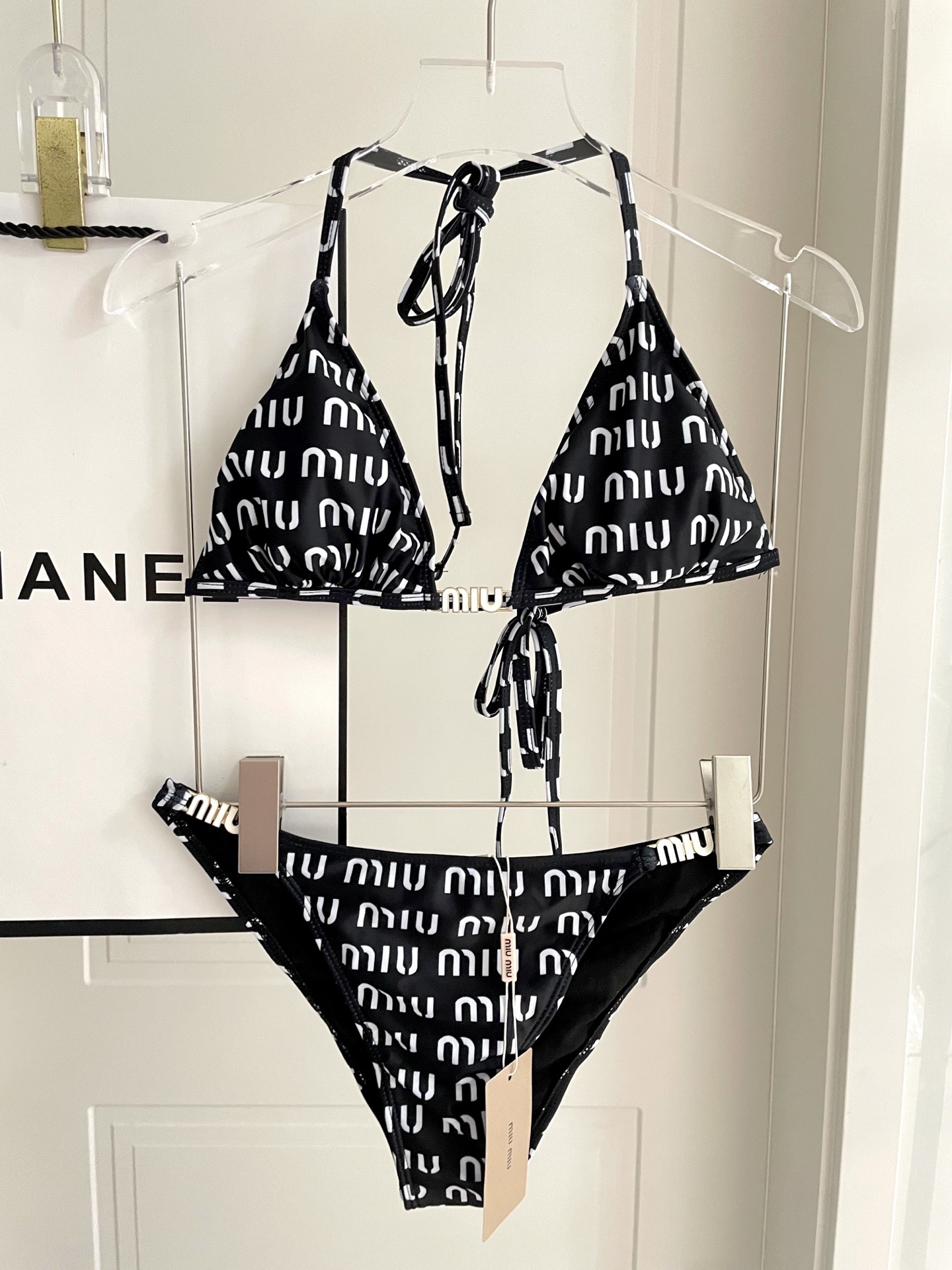 miumiu缪缪新款比基尼😍🥰适合多种场景的游泳衣🏊‍♀️海边 游泳池 温泉 水上乐园 漂流都可以😌内搭