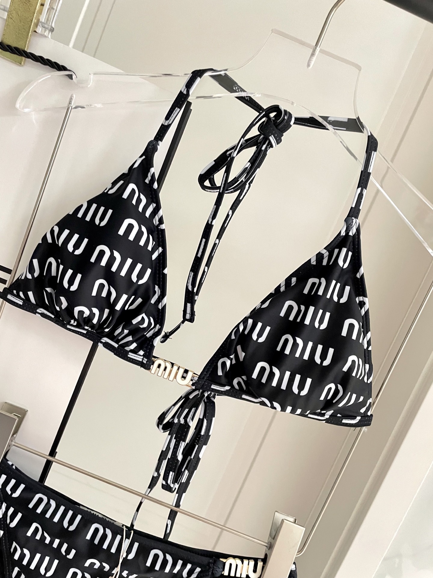 miumiu缪缪新款比基尼😍🥰适合多种场景的游泳衣🏊‍♀️海边 游泳池 温泉 水上乐园 漂流都可以😌内搭