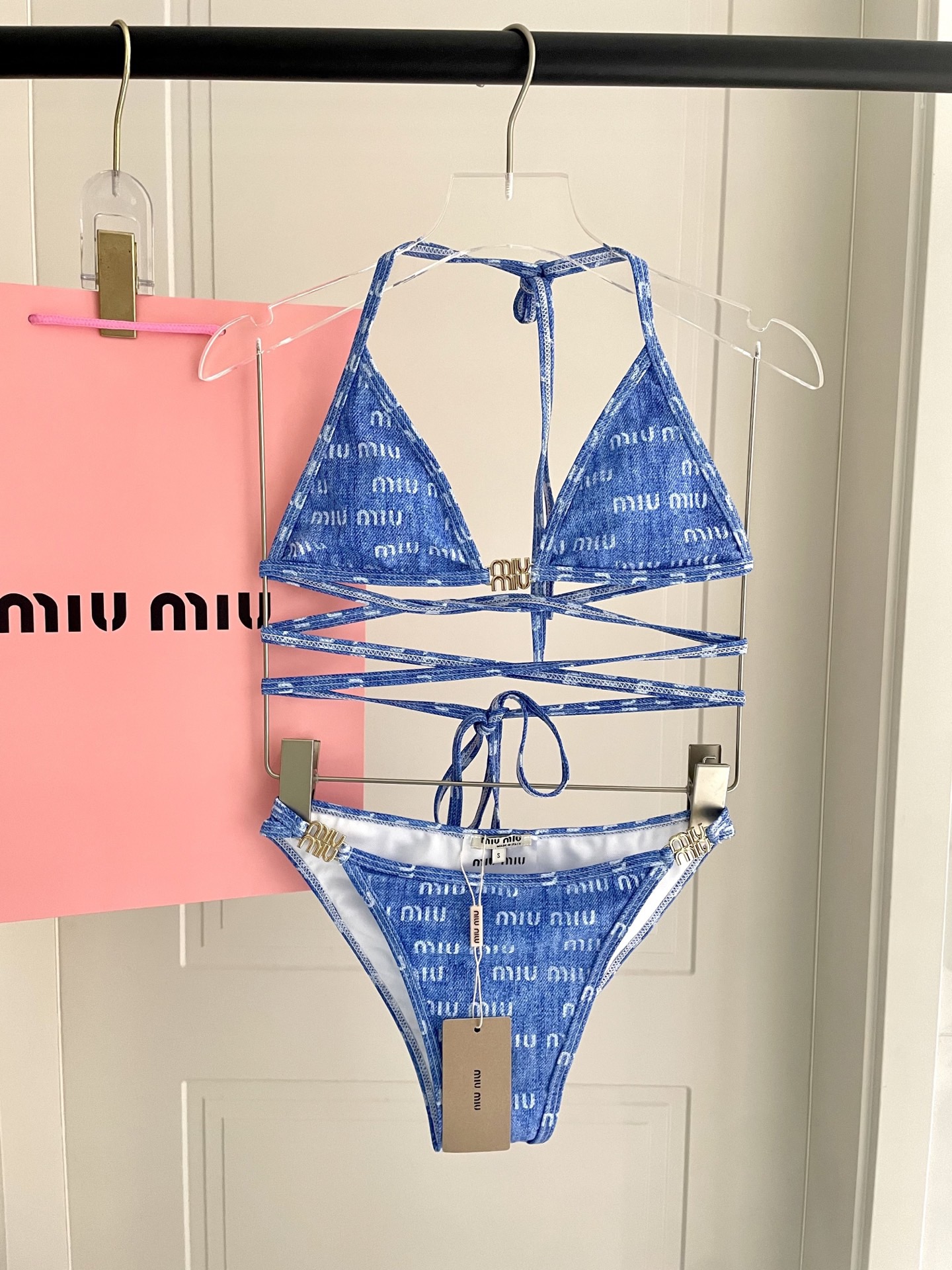 miumiu缪缪新款比基尼😍🥰适合多种场景的游泳衣🏊‍♀️海边 游泳池 温泉 水上乐园 漂流都可以😌内搭