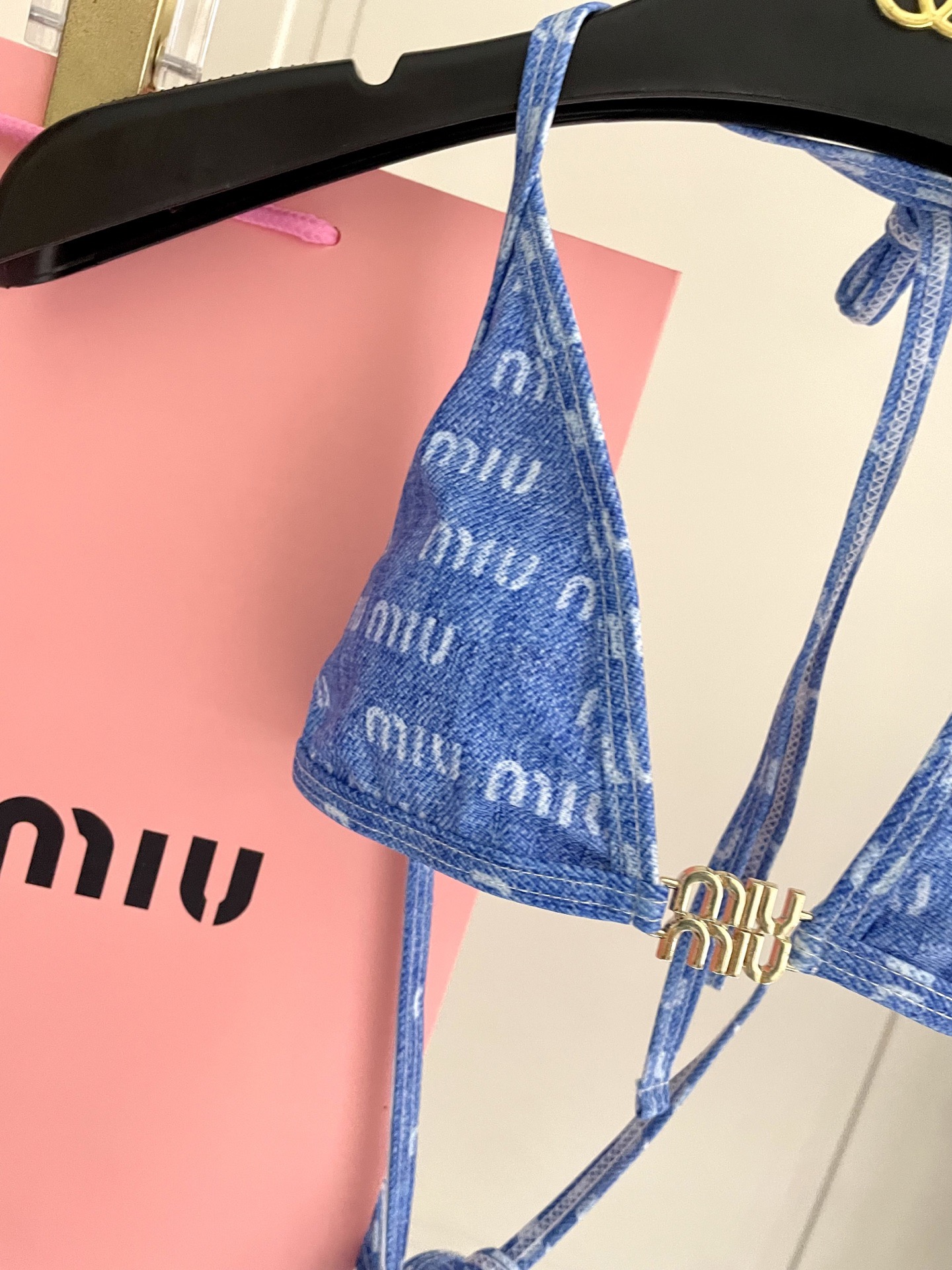 miumiu缪缪新款比基尼😍🥰适合多种场景的游泳衣🏊‍♀️海边 游泳池 温泉 水上乐园 漂流都可以😌内搭