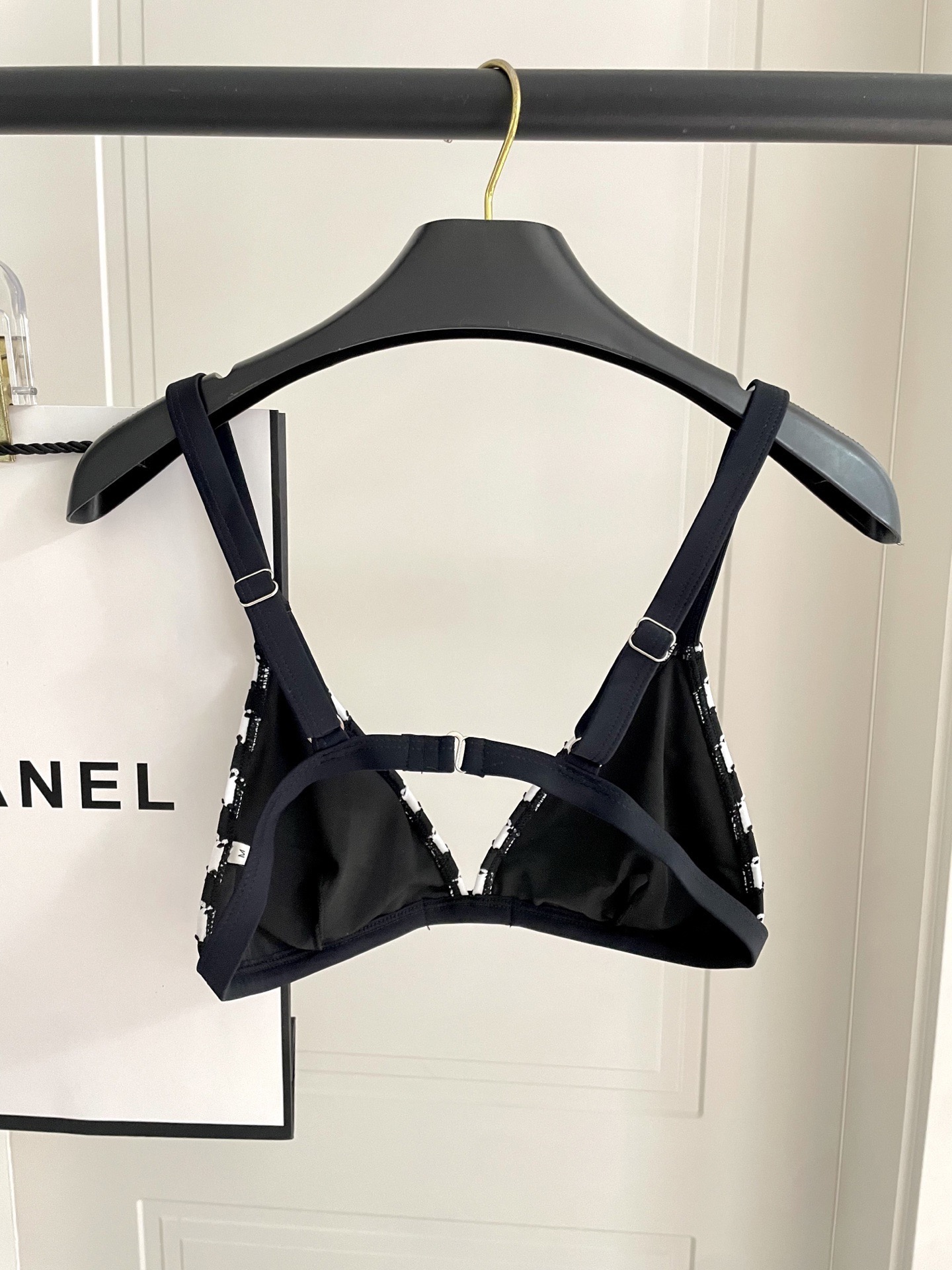 miumiu缪缪新款比基尼😍🥰适合多种场景的游泳衣🏊‍♀️海边 游泳池 温泉 水上乐园 漂流都可以😌内搭