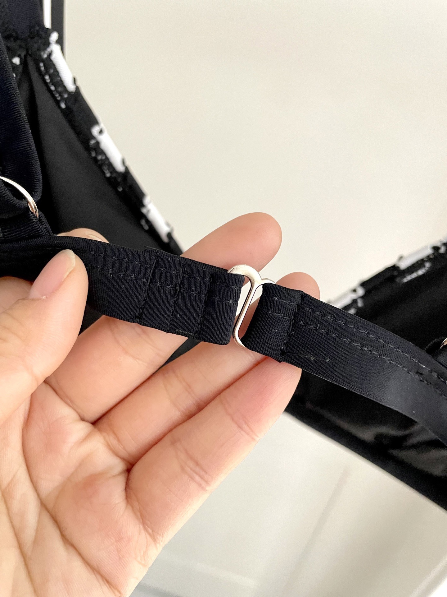 miumiu缪缪新款比基尼😍🥰适合多种场景的游泳衣🏊‍♀️海边 游泳池 温泉 水上乐园 漂流都可以😌内搭