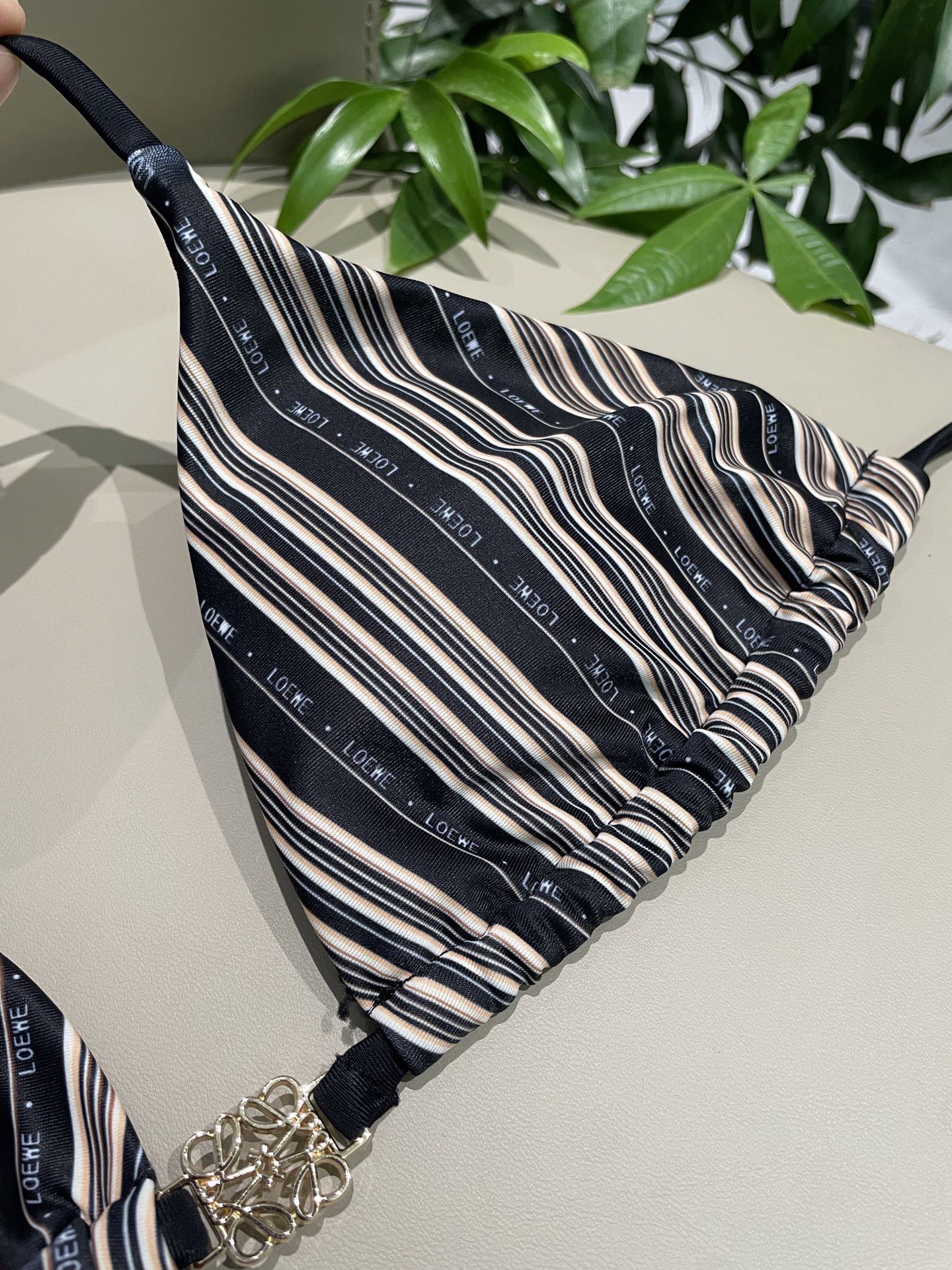 Lowe专柜新款气质款 性感又遮肉肉😍🥰适合多种场景的游泳衣🏊‍♀️海边 游泳池 温泉 水上乐园 漂流都