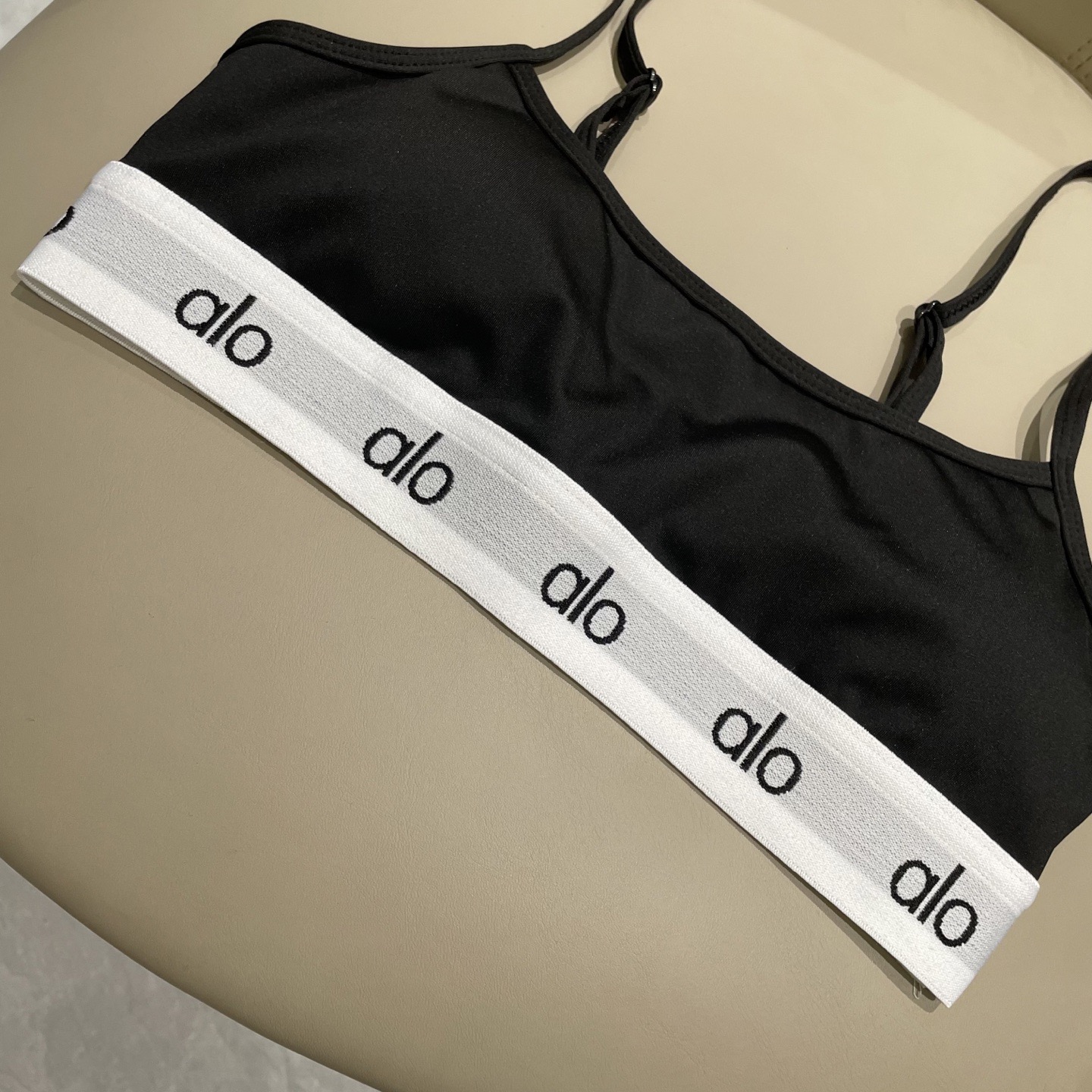 ALO专柜新款分体泳衣😍🥰适合多种场景的游泳衣🏊‍♀️海边 游泳池 温泉 水上乐园 漂流都可以😌内搭也完