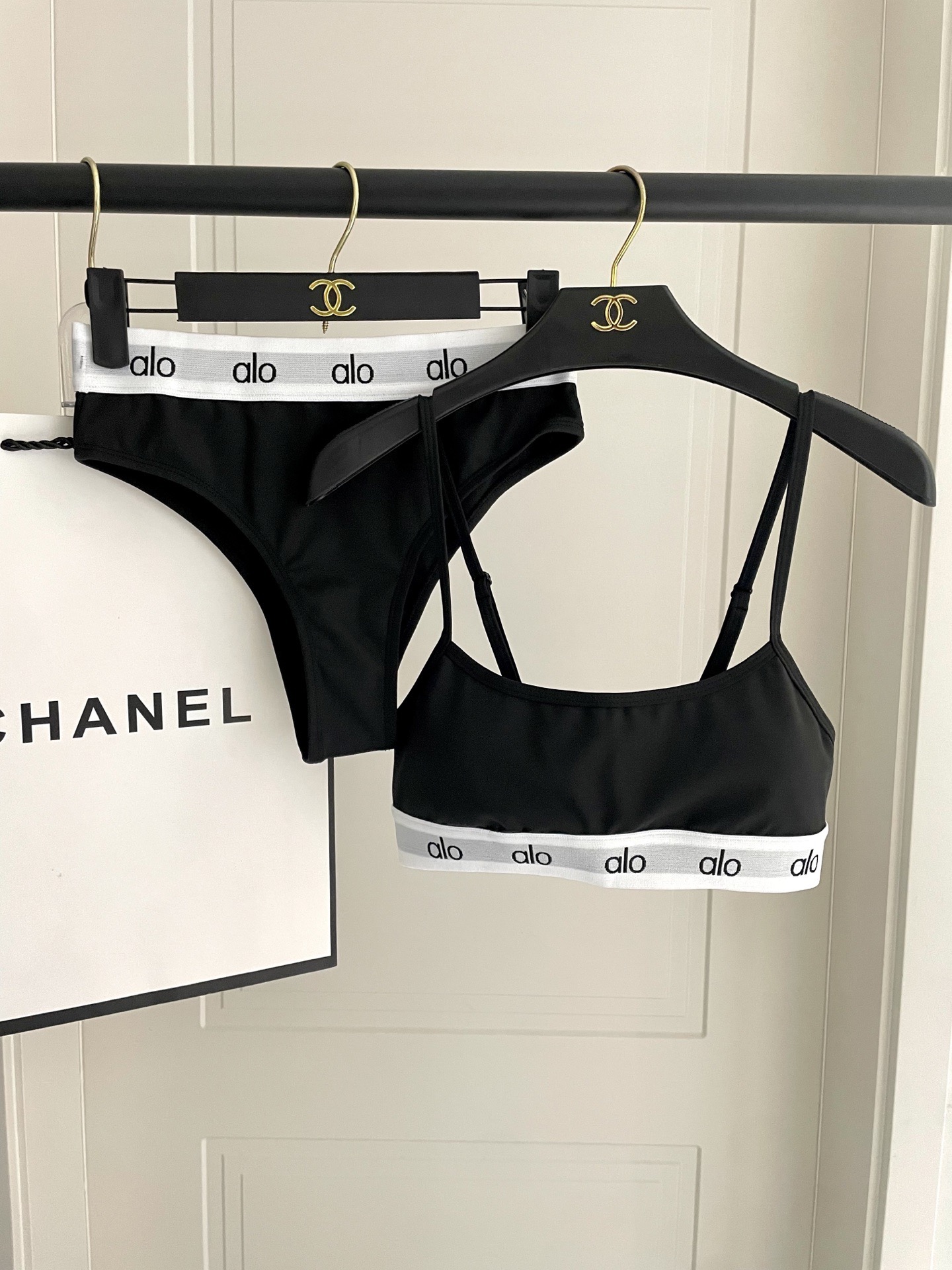 ALO专柜新款分体泳衣😍🥰适合多种场景的游泳衣🏊‍♀️海边 游泳池 温泉 水上乐园 漂流都可以😌内搭也完