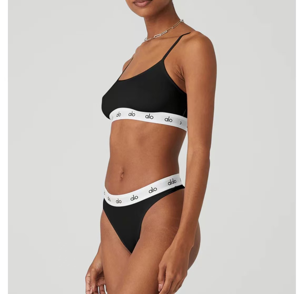 ALO专柜新款分体泳衣😍🥰适合多种场景的游泳衣🏊‍♀️海边 游泳池 温泉 水上乐园 漂流都可以😌内搭也完