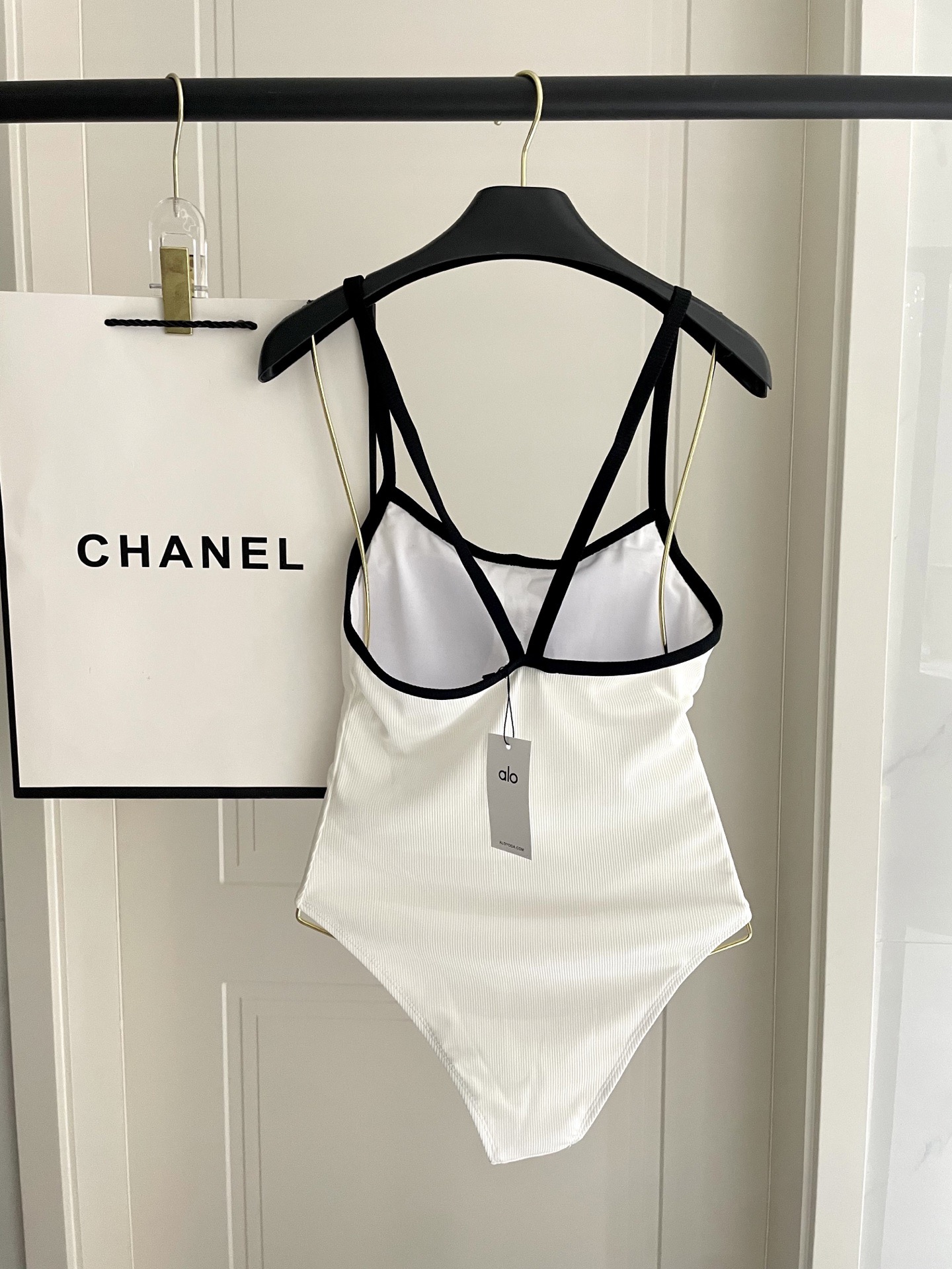 Alo新款针织泳衣👙❤️😍🥰适合多种场景的游泳衣🏊‍♀️海边 游泳池 温泉 水上乐园 漂流都可以😌内搭外