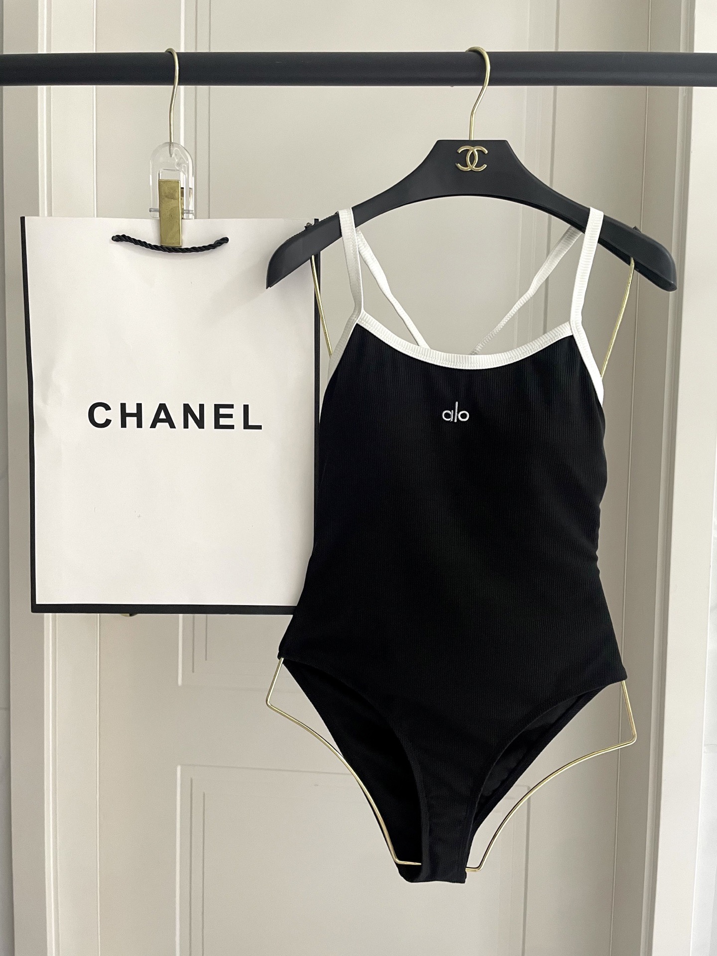 Alo新款针织泳衣👙❤️😍🥰适合多种场景的游泳衣🏊‍♀️海边 游泳池 温泉 水上乐园 漂流都可以😌内搭外