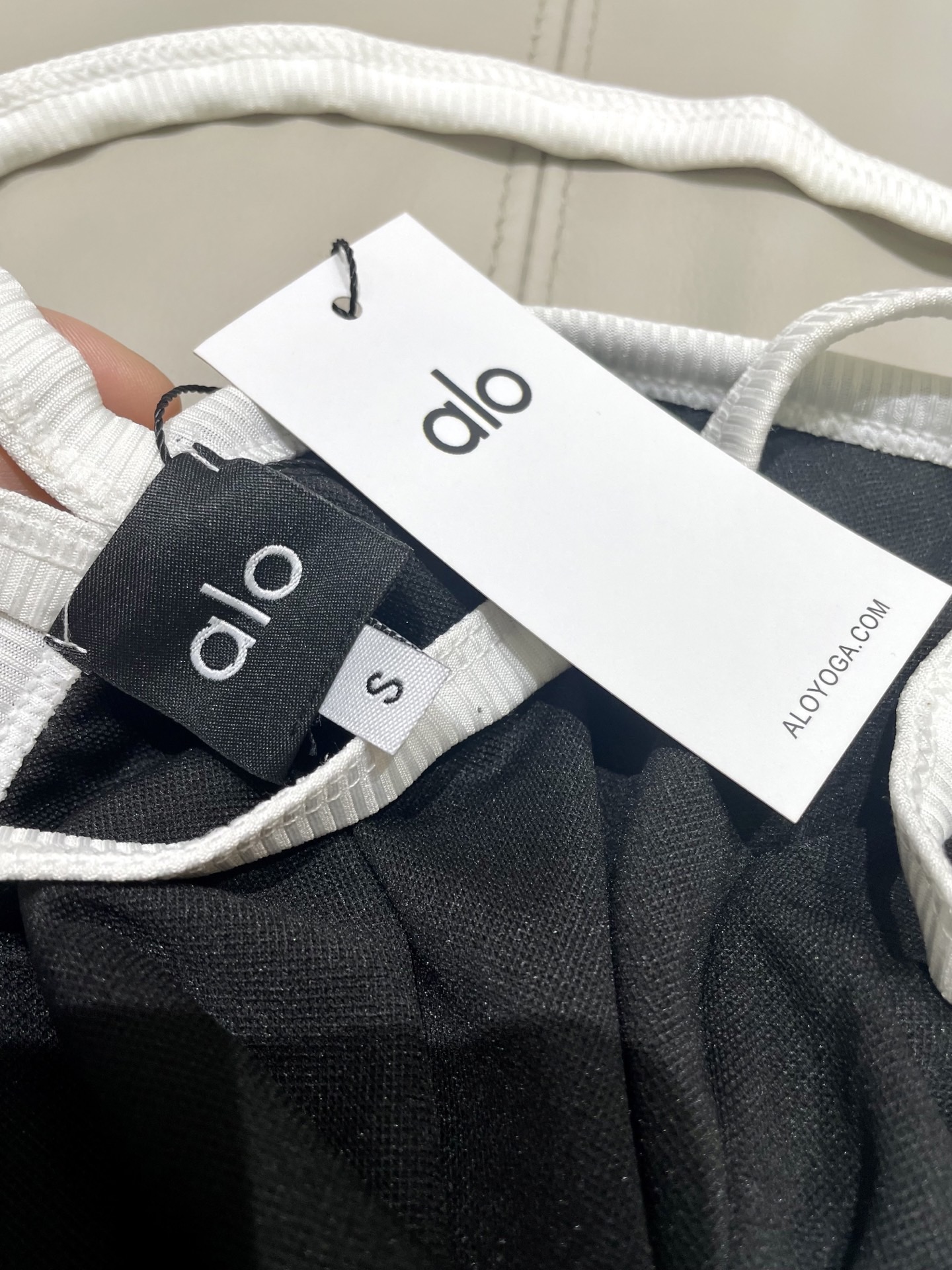 Alo新款针织泳衣👙❤️😍🥰适合多种场景的游泳衣🏊‍♀️海边 游泳池 温泉 水上乐园 漂流都可以😌内搭外