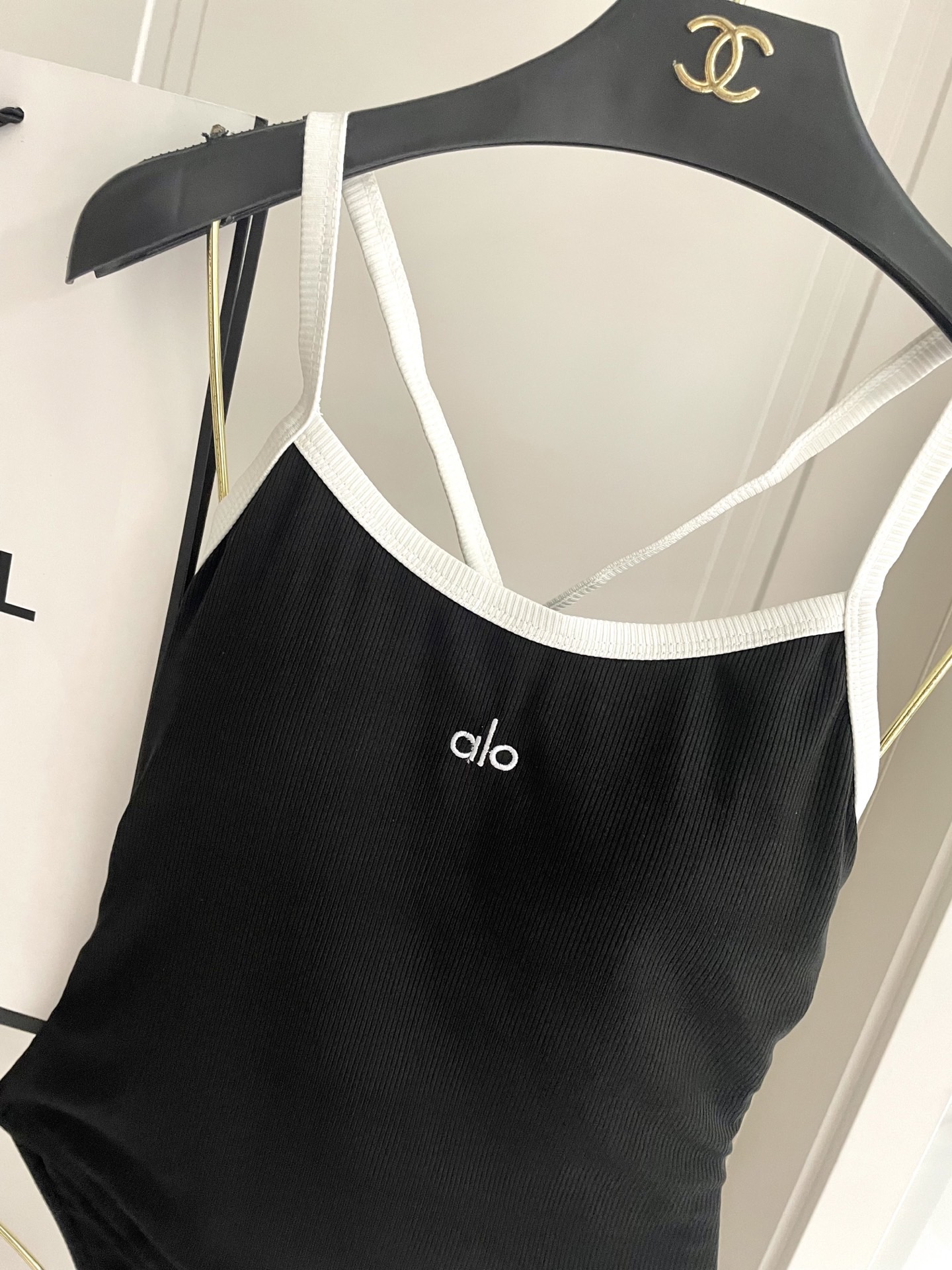 Alo新款针织泳衣👙❤️😍🥰适合多种场景的游泳衣🏊‍♀️海边 游泳池 温泉 水上乐园 漂流都可以😌内搭外