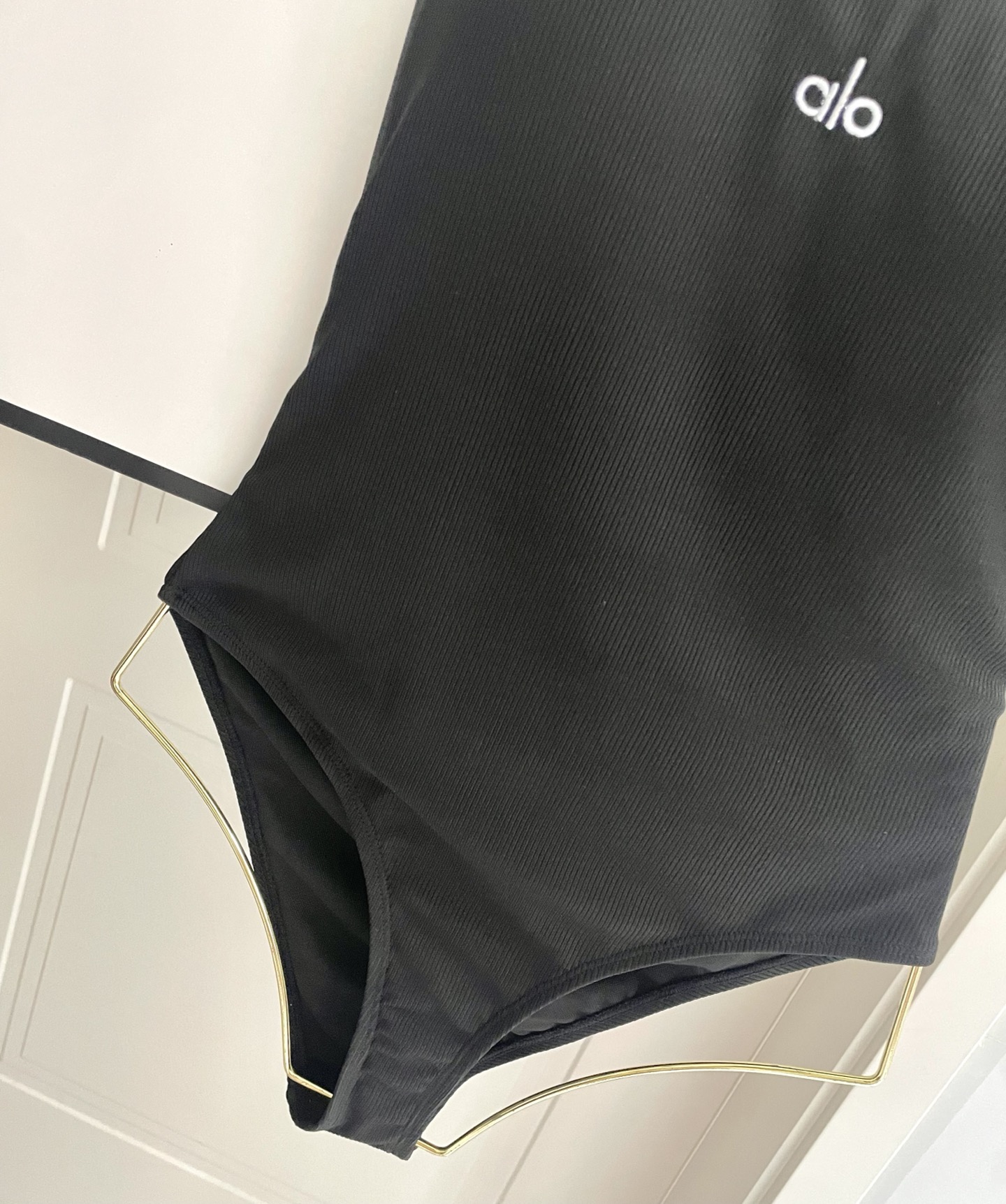 Alo新款针织泳衣👙❤️😍🥰适合多种场景的游泳衣🏊‍♀️海边 游泳池 温泉 水上乐园 漂流都可以😌内搭外