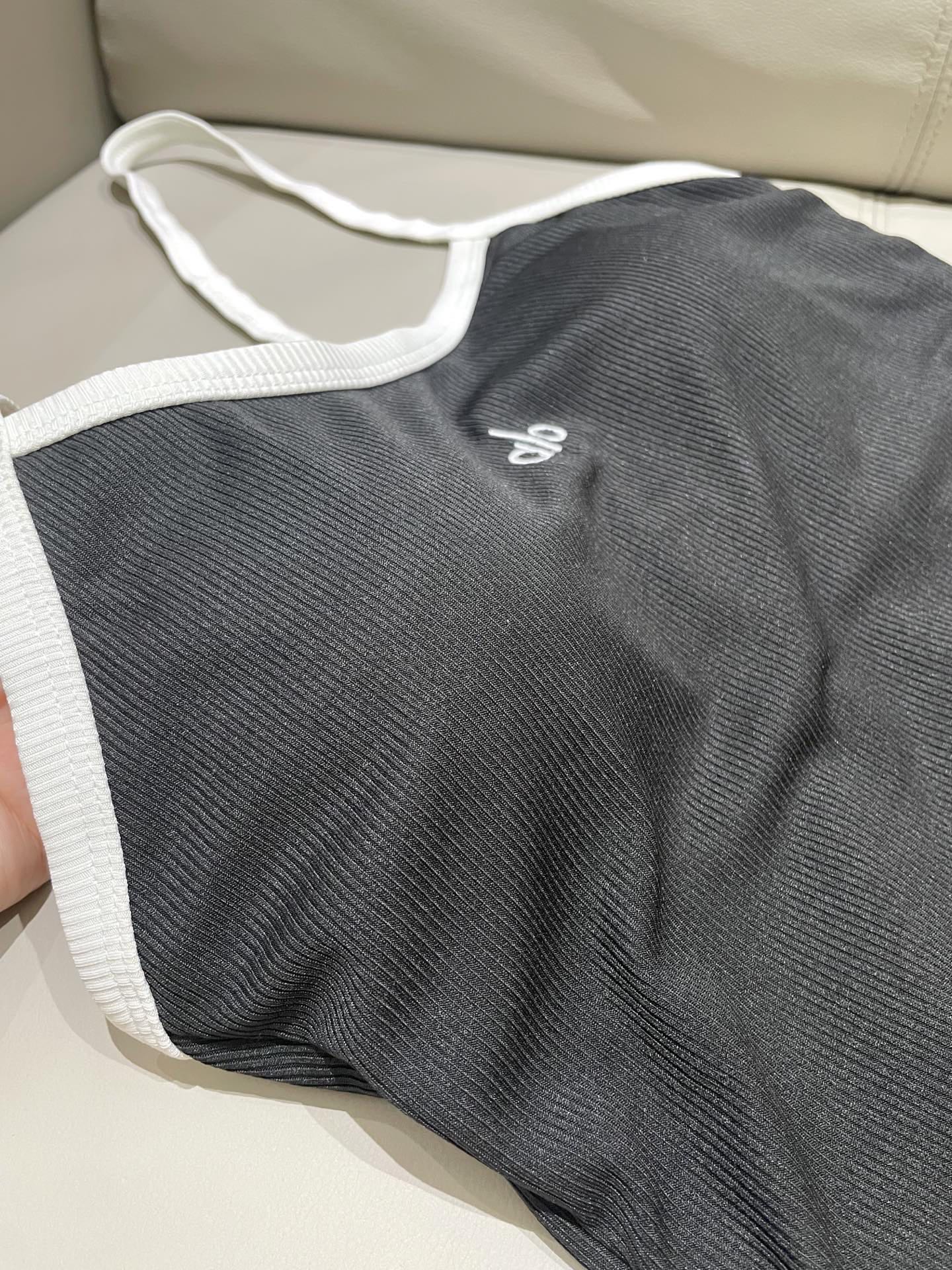 Alo新款针织泳衣👙❤️😍🥰适合多种场景的游泳衣🏊‍♀️海边 游泳池 温泉 水上乐园 漂流都可以😌内搭外