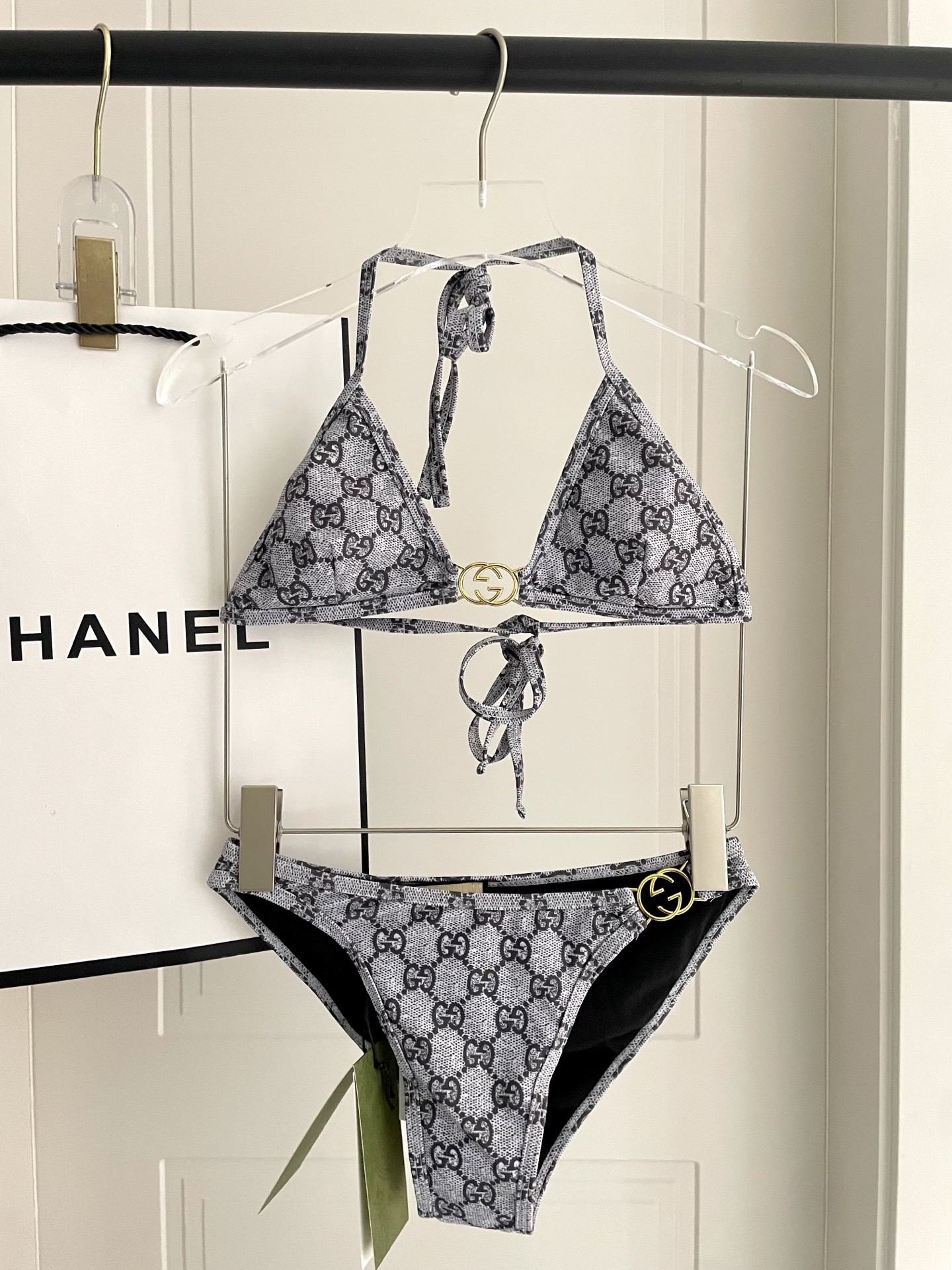 Gucci古奇新款比基尼泳衣👙❤️😍🥰适合多种场景的游泳衣🏊‍♀️海边 游泳池 温泉 水上乐园 漂流都可