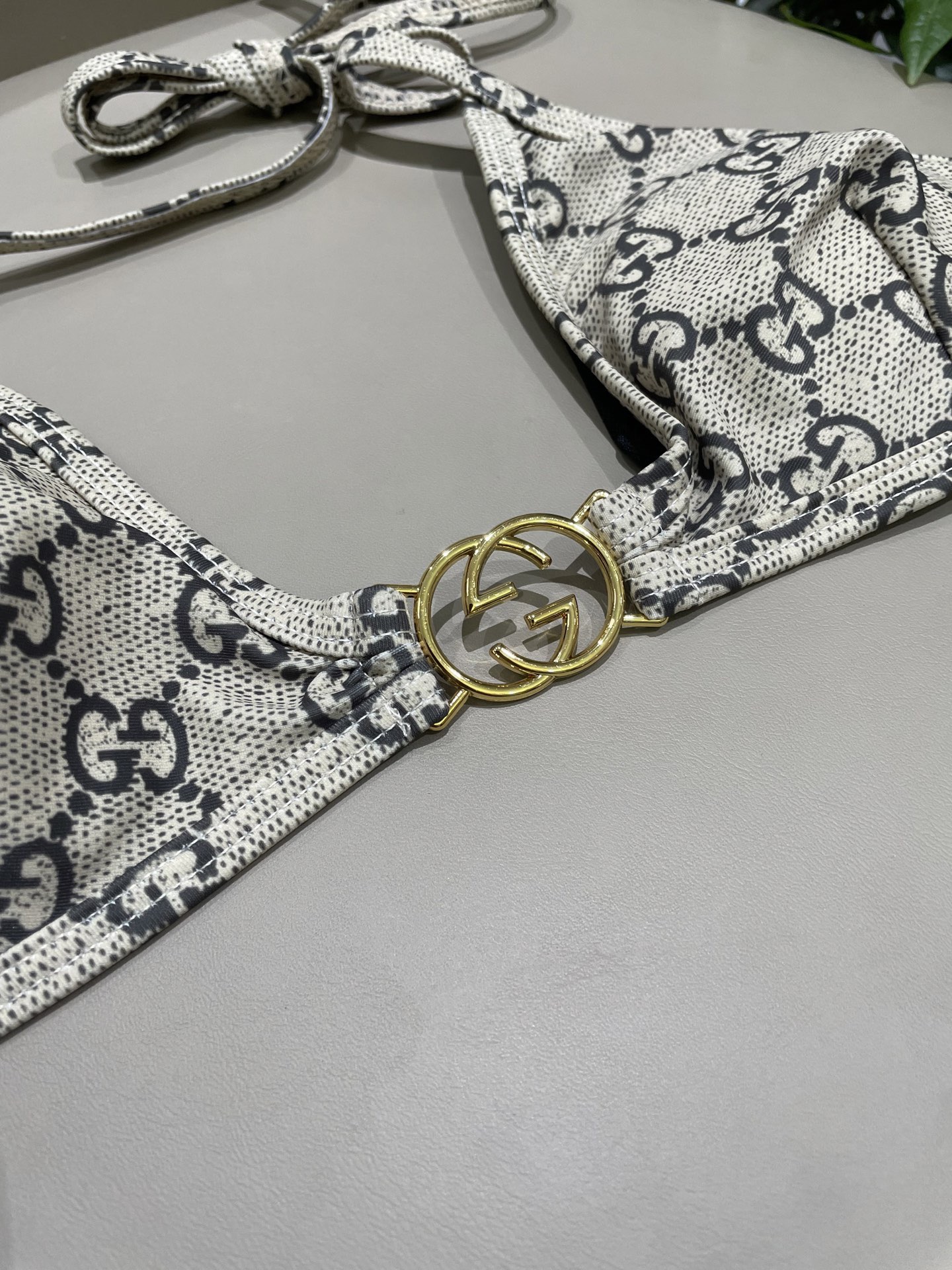 Gucci古奇新款比基尼泳衣👙❤️😍🥰适合多种场景的游泳衣🏊‍♀️海边 游泳池 温泉 水上乐园 漂流都可