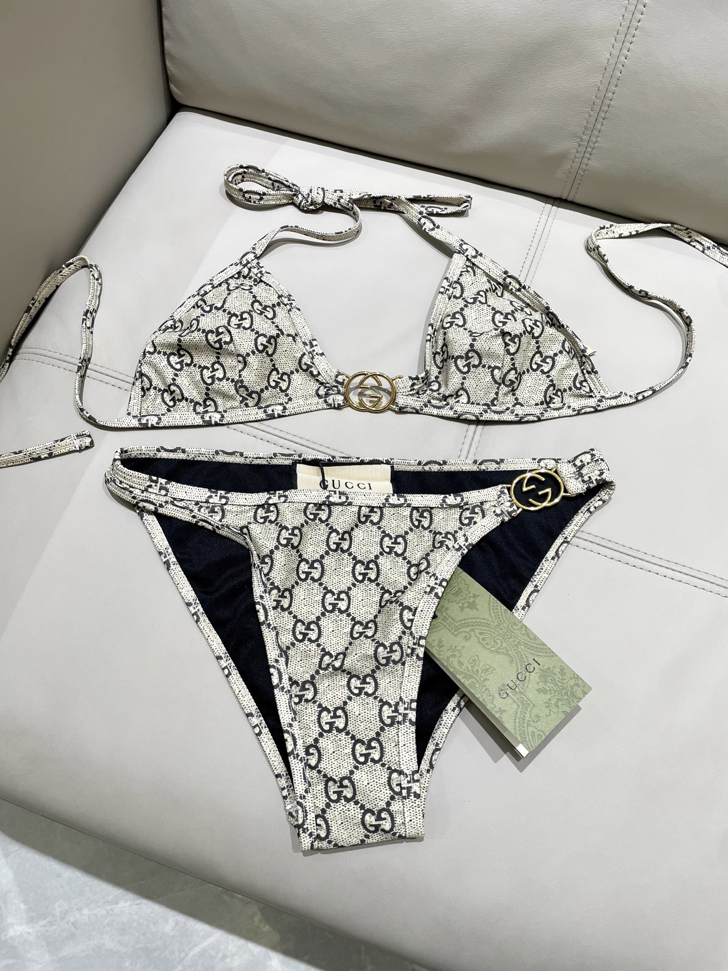 Gucci古奇新款比基尼泳衣👙❤️😍🥰适合多种场景的游泳衣🏊‍♀️海边 游泳池 温泉 水上乐园 漂流都可