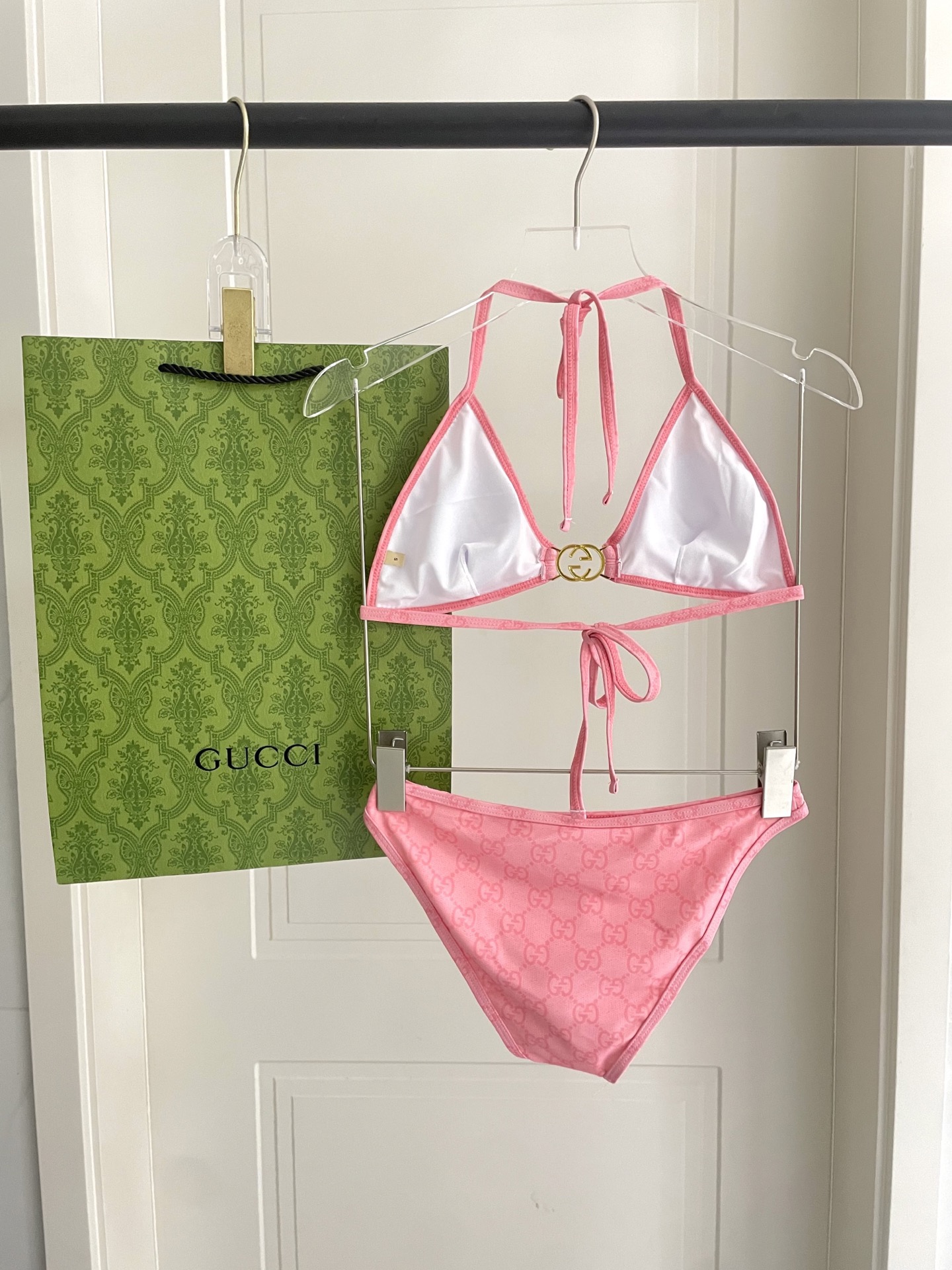 Gucci古奇新款比基尼泳衣👙❤️😍🥰适合多种场景的游泳衣🏊‍♀️海边 游泳池 温泉 水上乐园 漂流都可