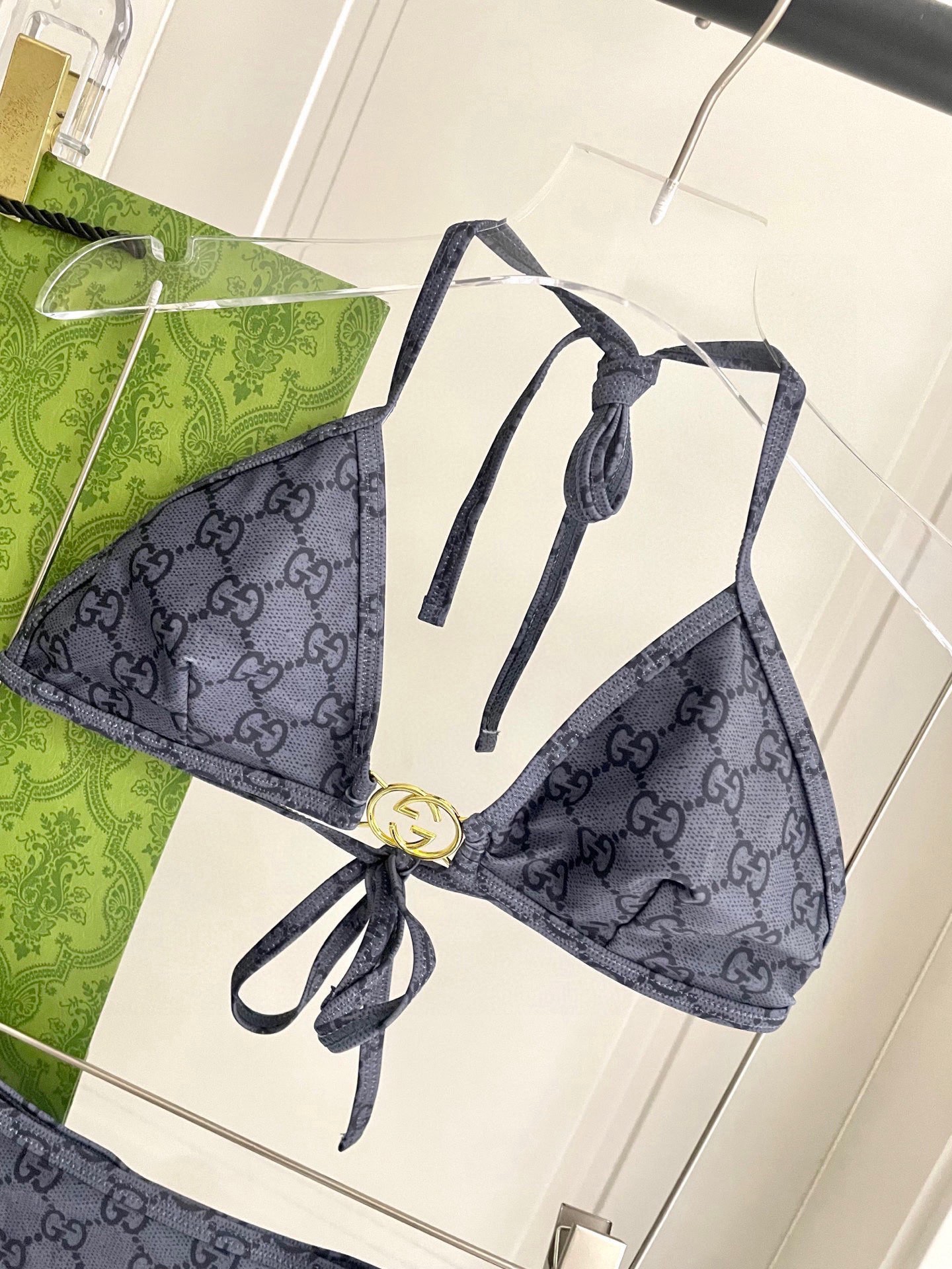 Gucci古奇新款比基尼泳衣👙❤️😍🥰适合多种场景的游泳衣🏊‍♀️海边 游泳池 温泉 水上乐园 漂流都可