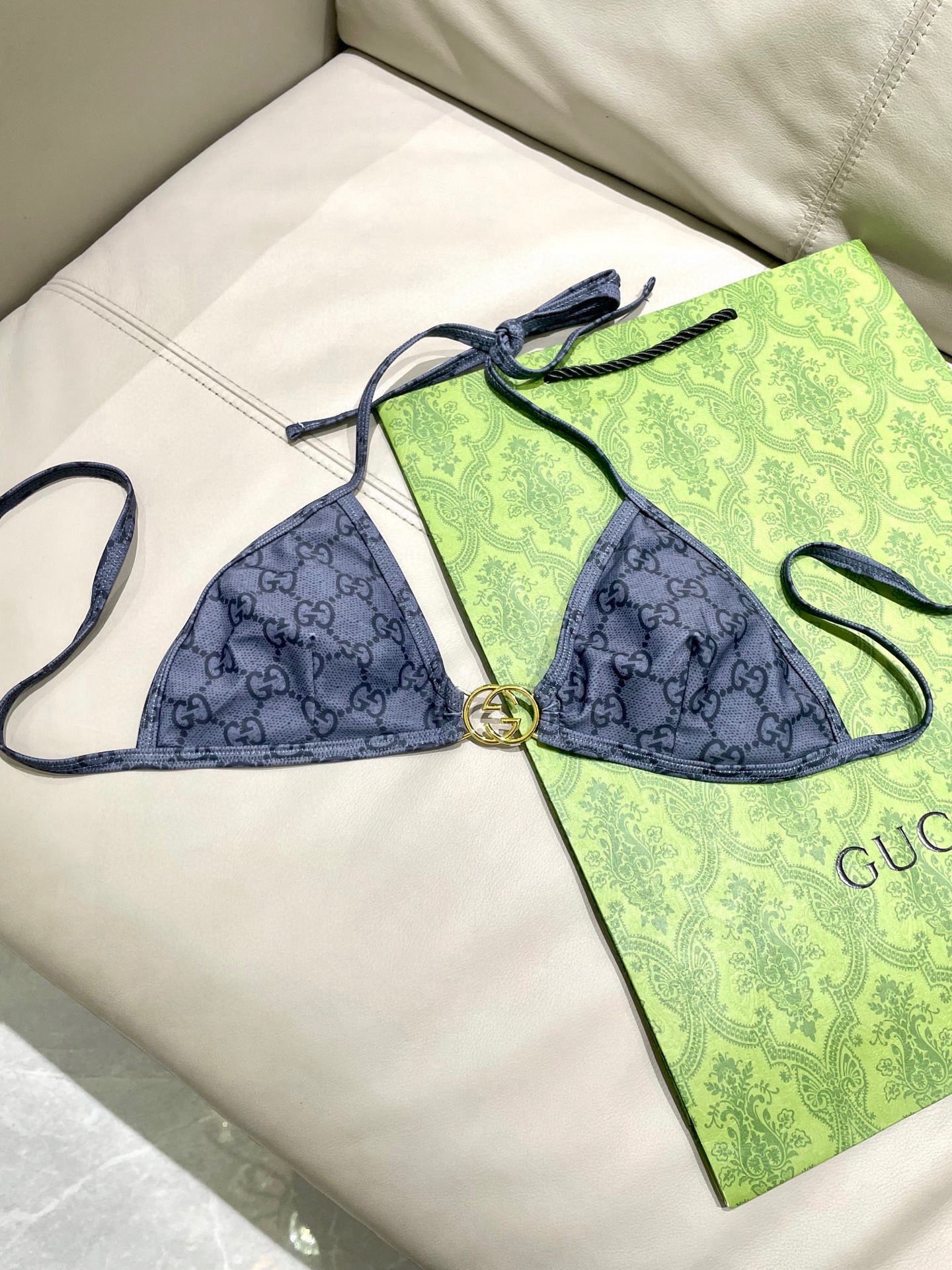 Gucci古奇新款比基尼泳衣👙❤️😍🥰适合多种场景的游泳衣🏊‍♀️海边 游泳池 温泉 水上乐园 漂流都可