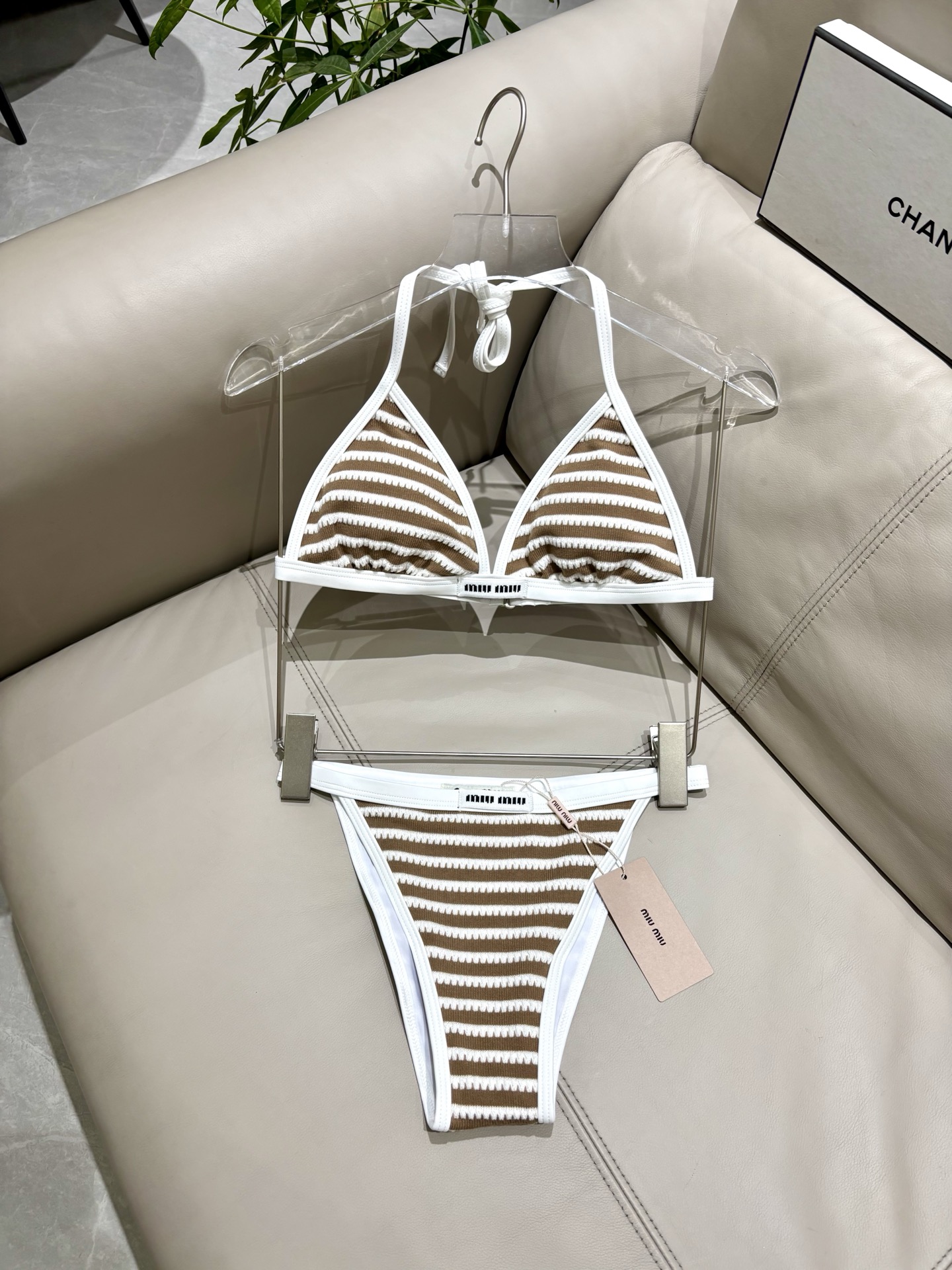 miumiu新款比基尼泳衣👙❤️😍🥰适合多种场景的游泳衣🏊‍♀️海边 游泳池 温泉 水上乐园 漂流都可以