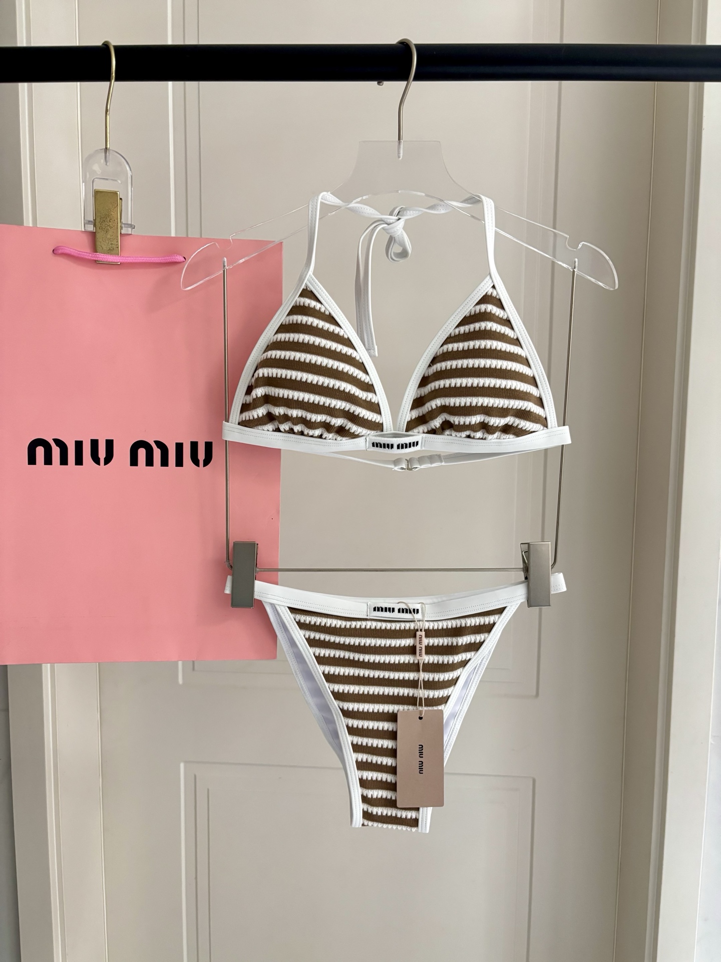 miumiu新款比基尼泳衣👙❤️😍🥰适合多种场景的游泳衣🏊‍♀️海边 游泳池 温泉 水上乐园 漂流都可以