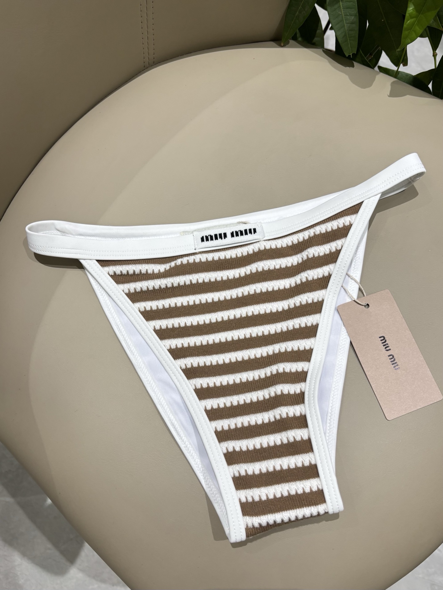 miumiu新款比基尼泳衣👙❤️😍🥰适合多种场景的游泳衣🏊‍♀️海边 游泳池 温泉 水上乐园 漂流都可以