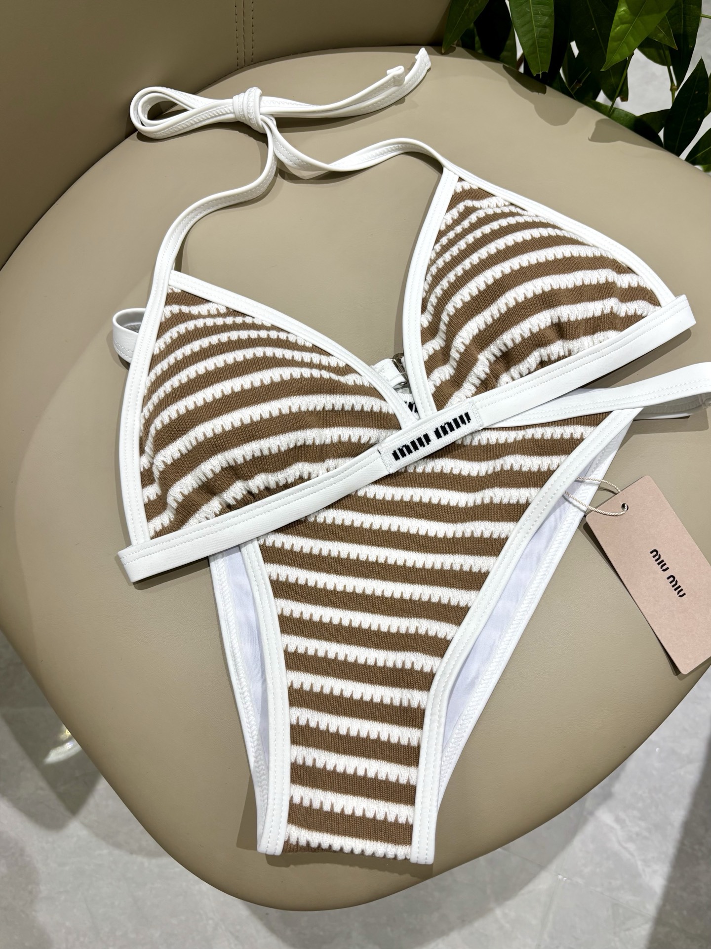 miumiu新款比基尼泳衣👙❤️😍🥰适合多种场景的游泳衣🏊‍♀️海边 游泳池 温泉 水上乐园 漂流都可以