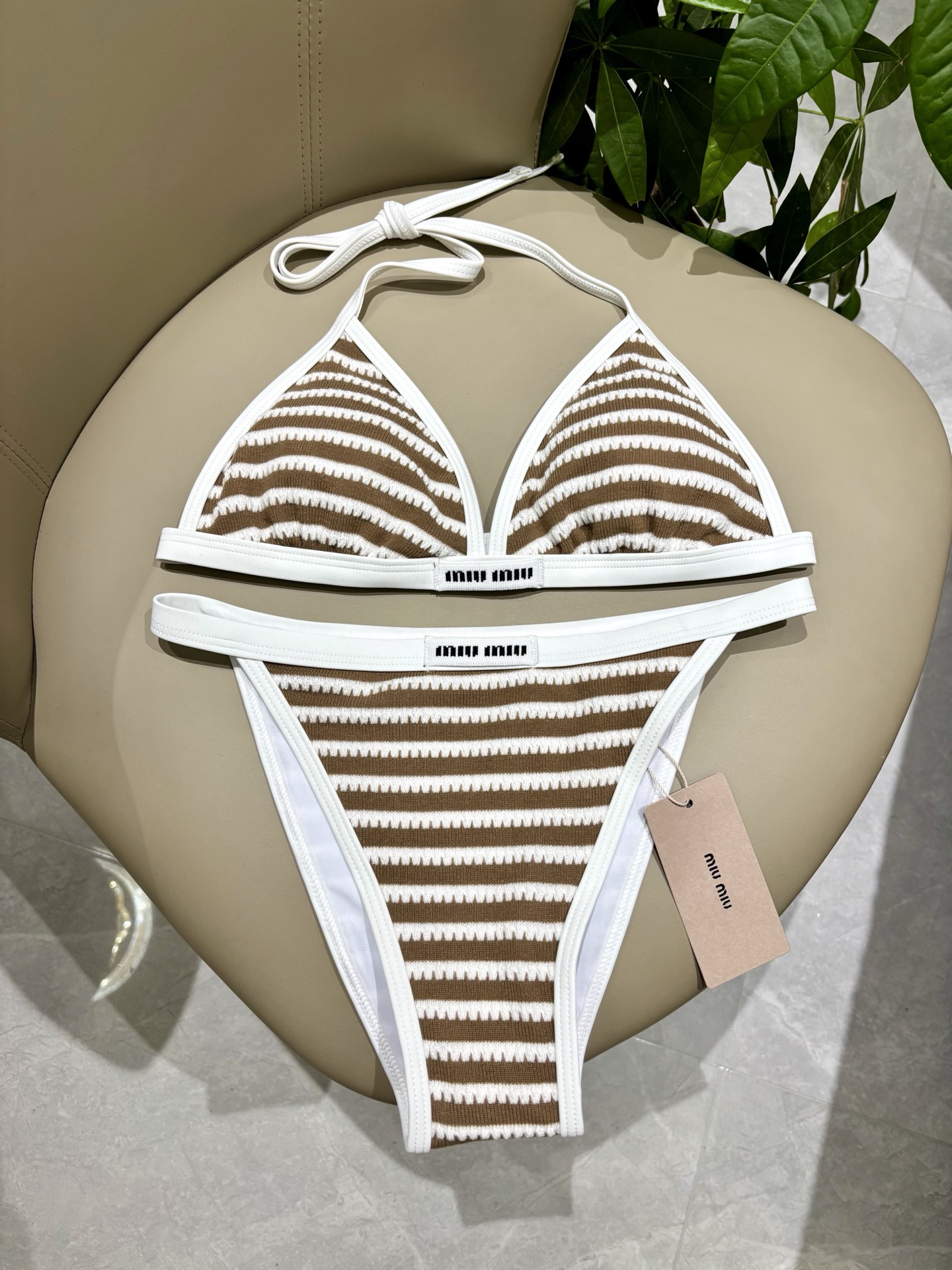 miumiu新款比基尼泳衣👙❤️😍🥰适合多种场景的游泳衣🏊‍♀️海边 游泳池 温泉 水上乐园 漂流都可以
