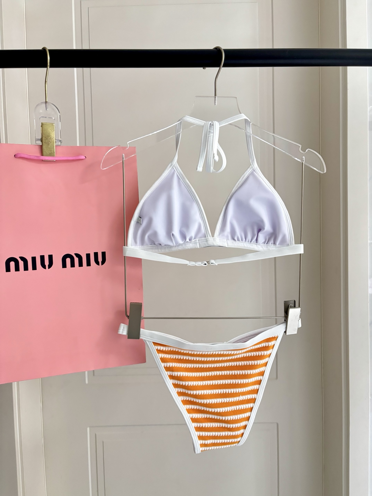 miumiu新款比基尼泳衣👙❤️😍🥰适合多种场景的游泳衣🏊‍♀️海边 游泳池 温泉 水上乐园 漂流都可以