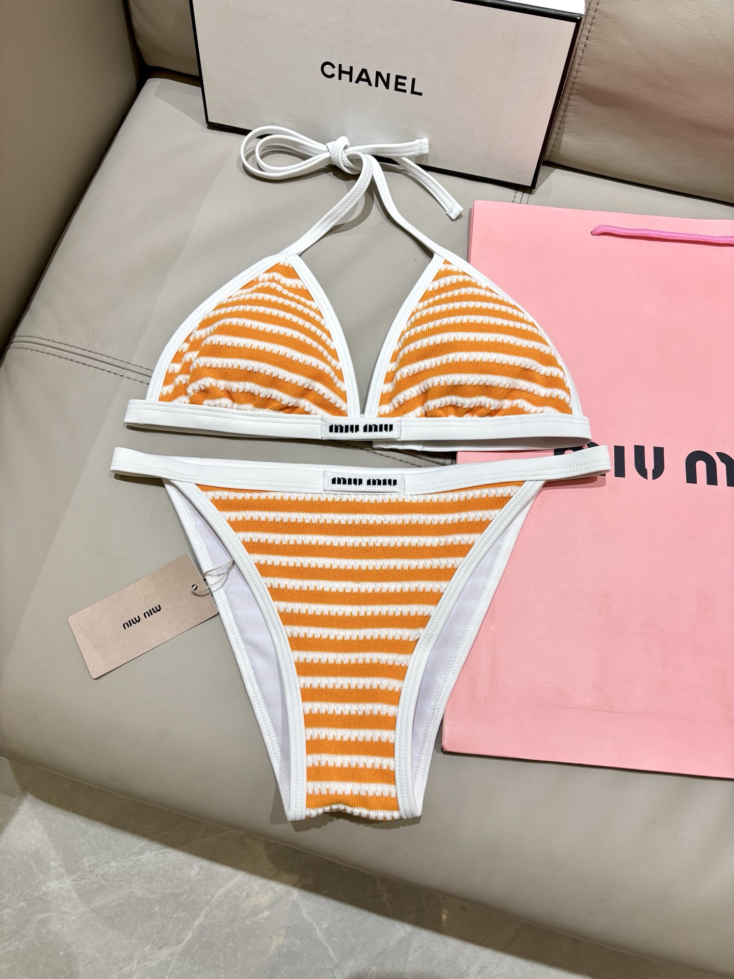 miumiu新款比基尼泳衣👙❤️😍🥰适合多种场景的游泳衣🏊‍♀️海边 游泳池 温泉 水上乐园 漂流都可以