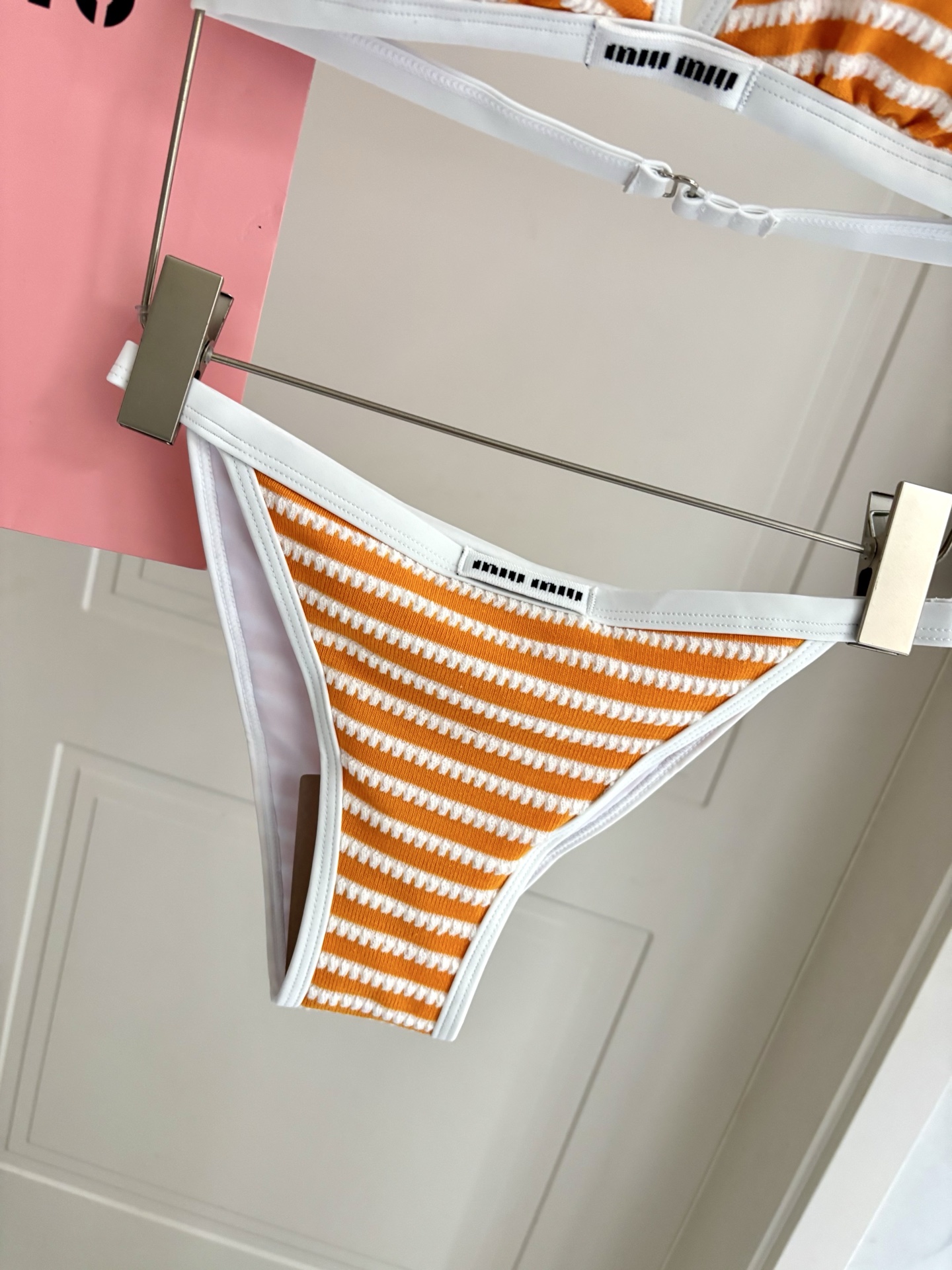 miumiu新款比基尼泳衣👙❤️😍🥰适合多种场景的游泳衣🏊‍♀️海边 游泳池 温泉 水上乐园 漂流都可以