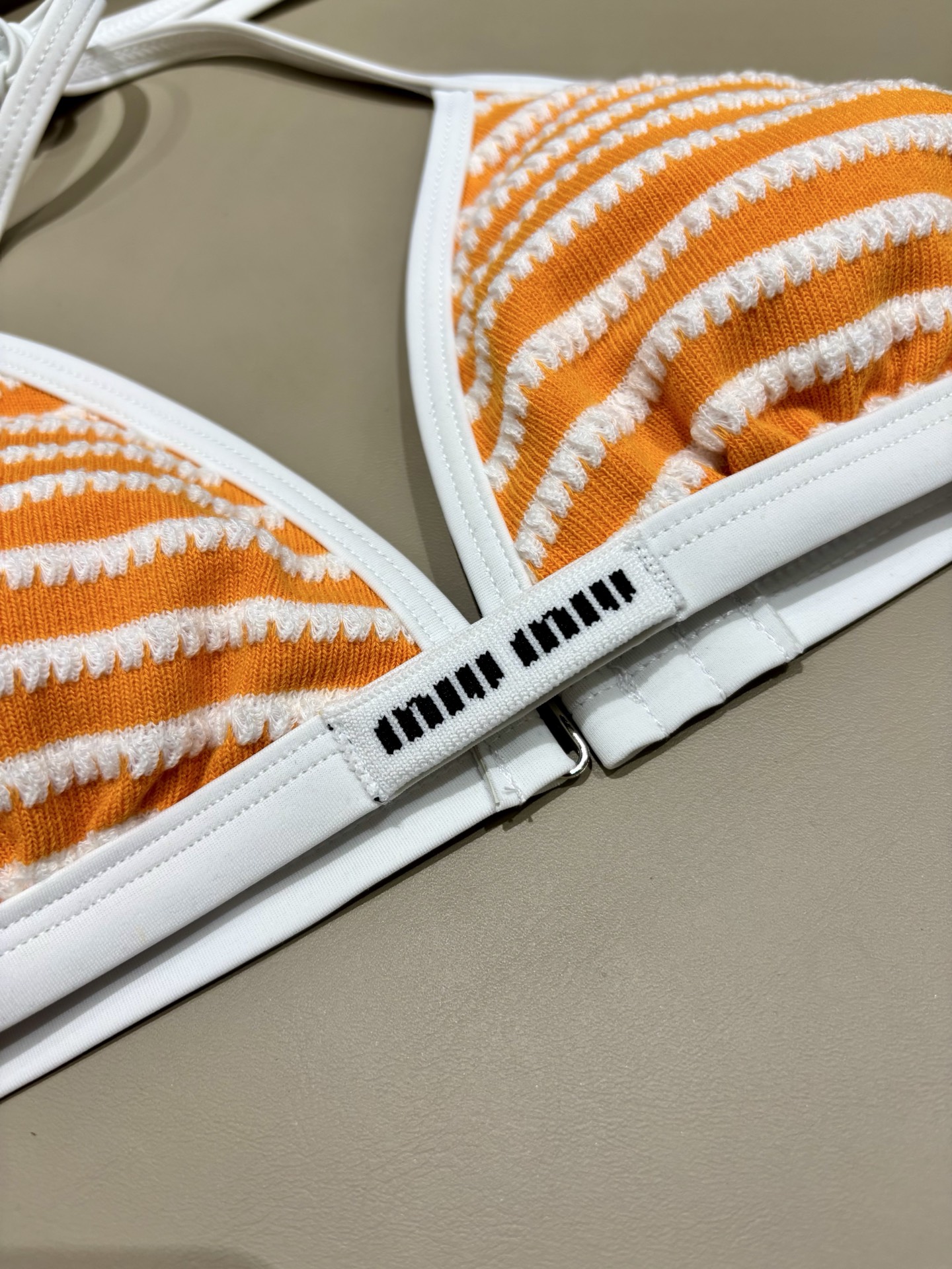 miumiu新款比基尼泳衣👙❤️😍🥰适合多种场景的游泳衣🏊‍♀️海边 游泳池 温泉 水上乐园 漂流都可以