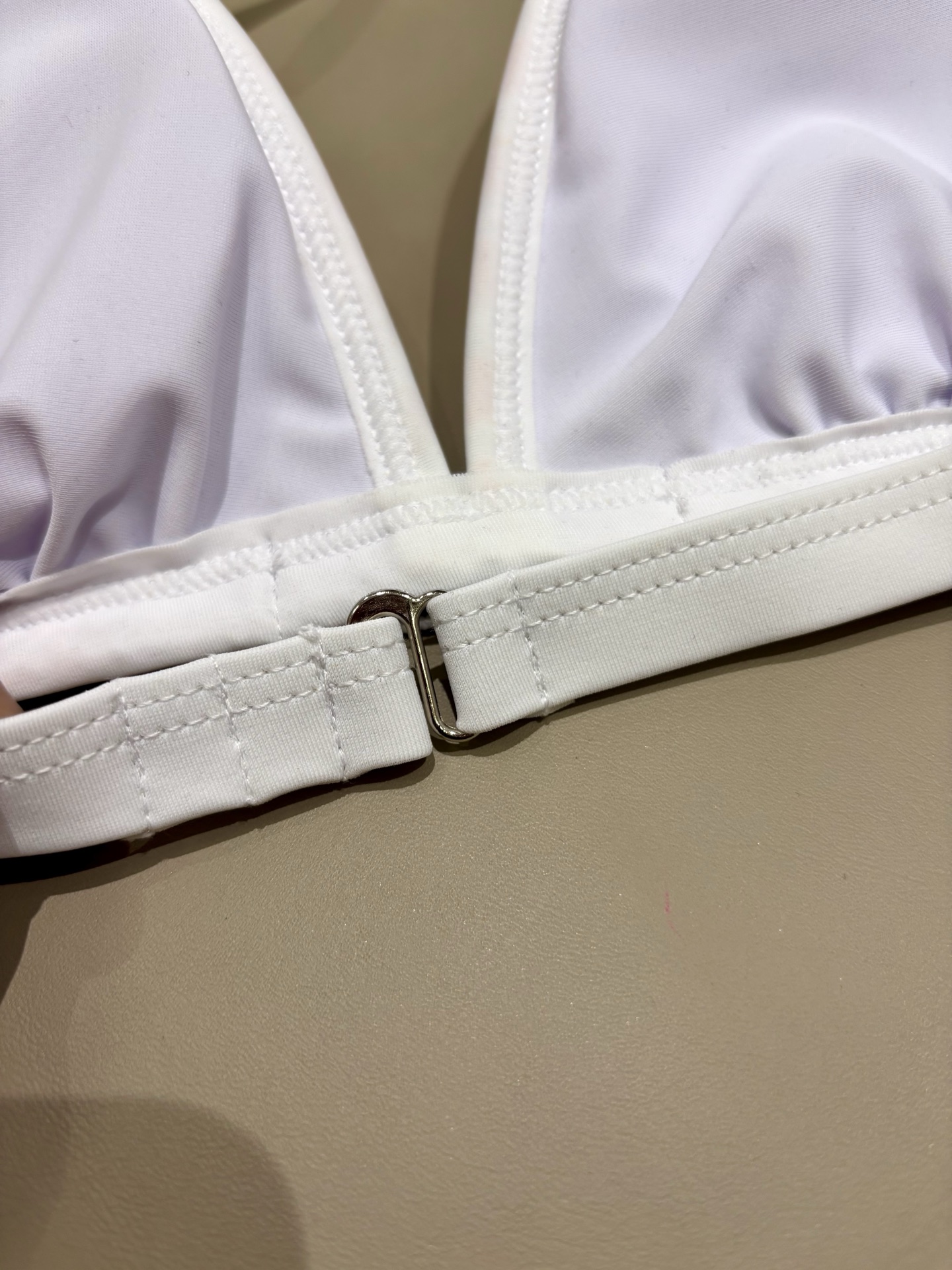 miumiu新款比基尼泳衣👙❤️😍🥰适合多种场景的游泳衣🏊‍♀️海边 游泳池 温泉 水上乐园 漂流都可以